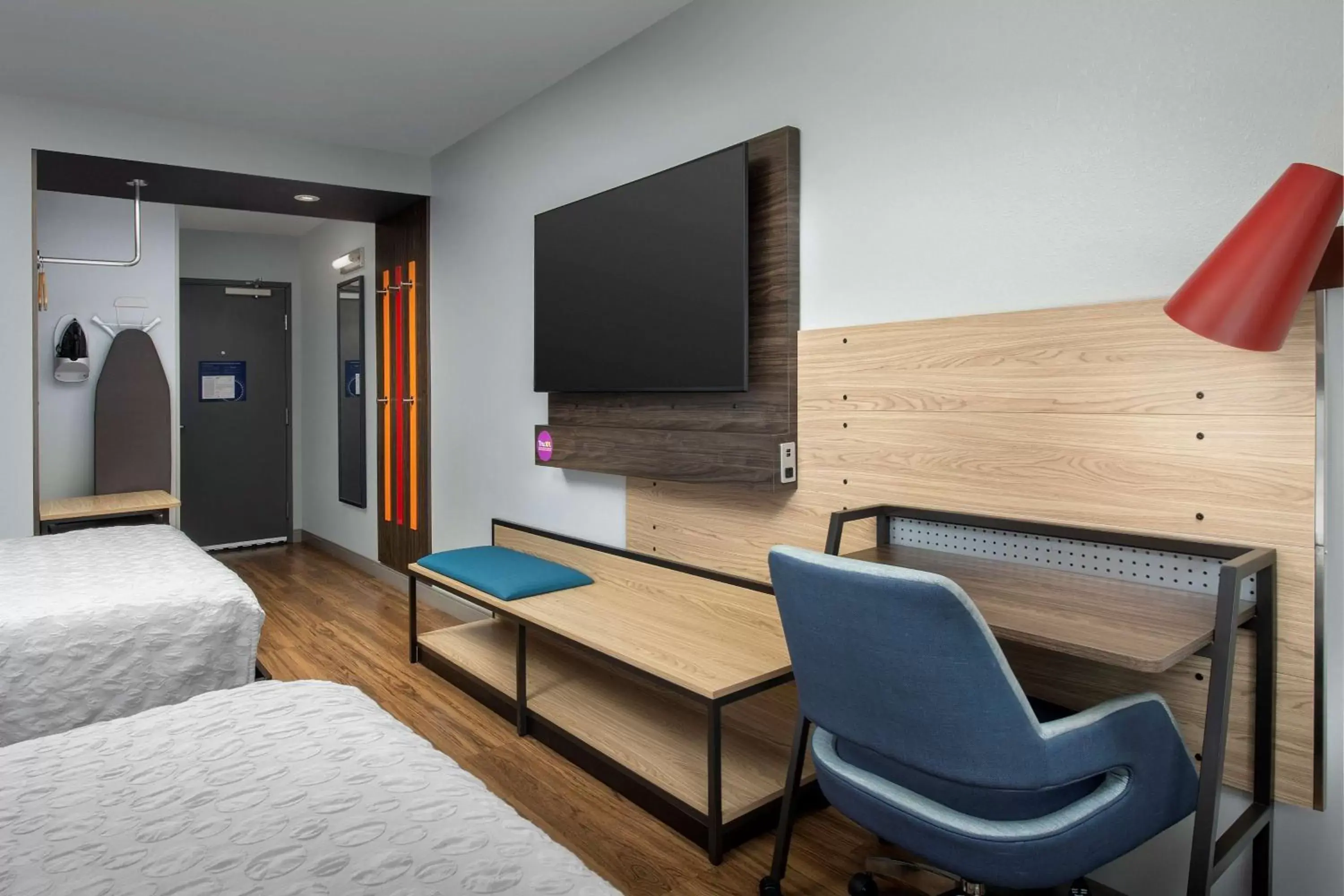 Queen Room with Two Queen Beds - Hearing Access in Tru By Hilton Rapid City Rushmore, Sd Queen Room with Two Queen Beds - Hearing Access in Tru By Hilton Rapid City Rushmore, Sd