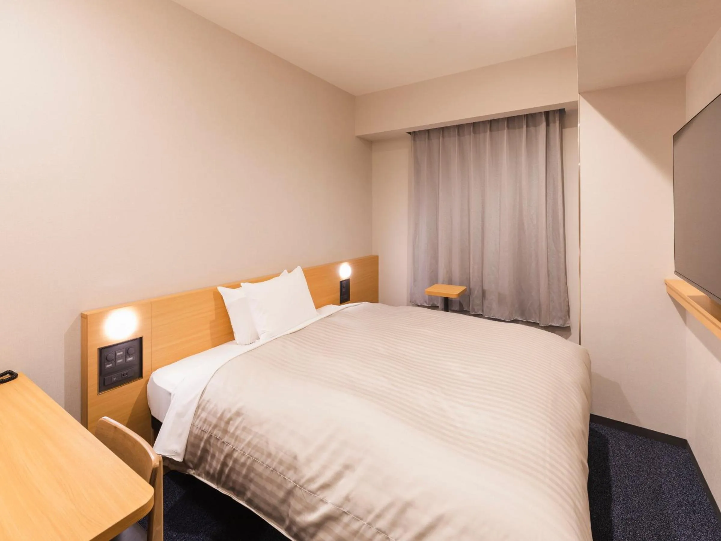 Bed in Sotetsu Fresa Inn Daimon