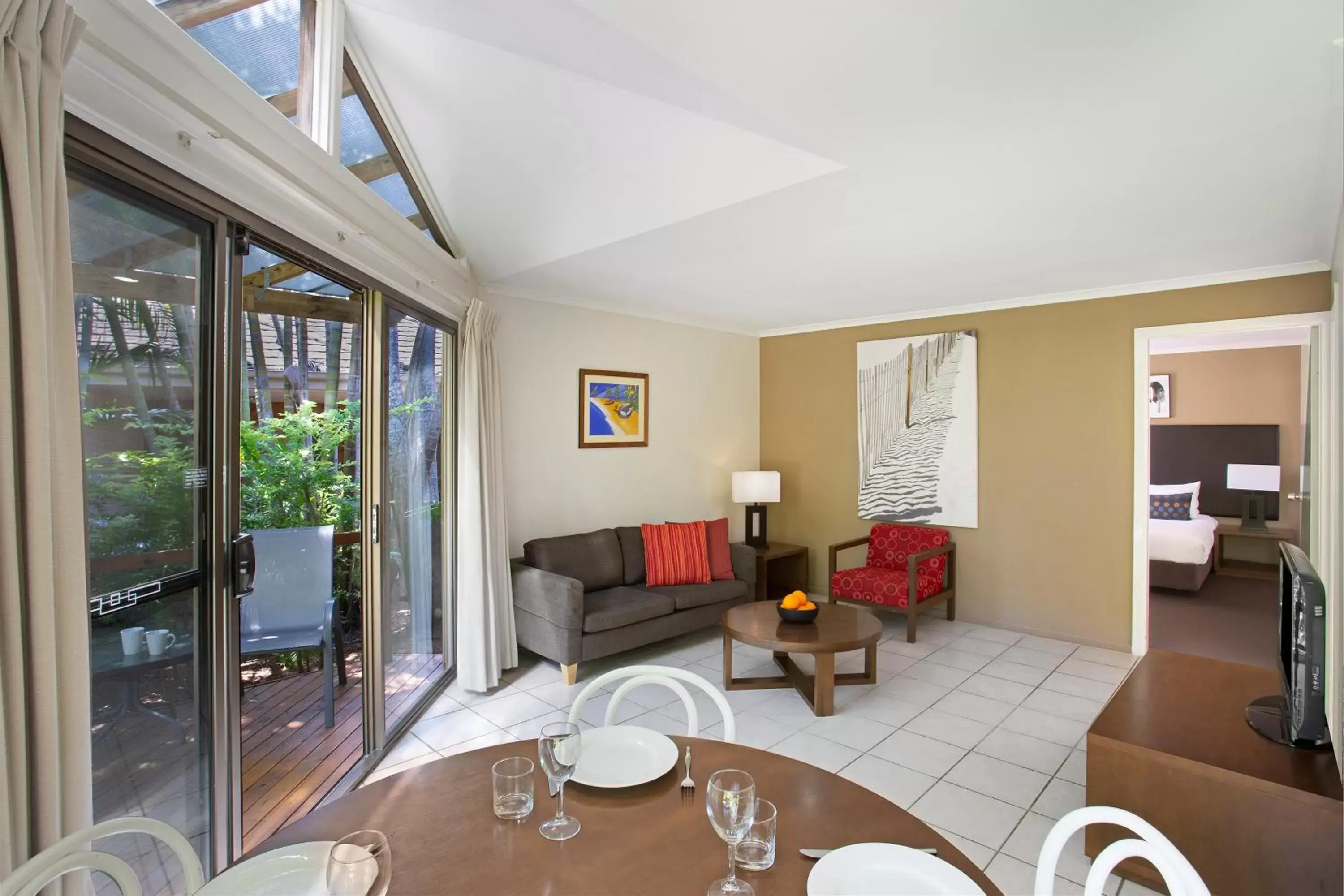 Deluxe Double or Twin Room with Spa Bath in BreakFree Aanuka Beach Resort Deluxe Double or Twin Room with Spa Bath in BreakFree Aanuka Beach Resort