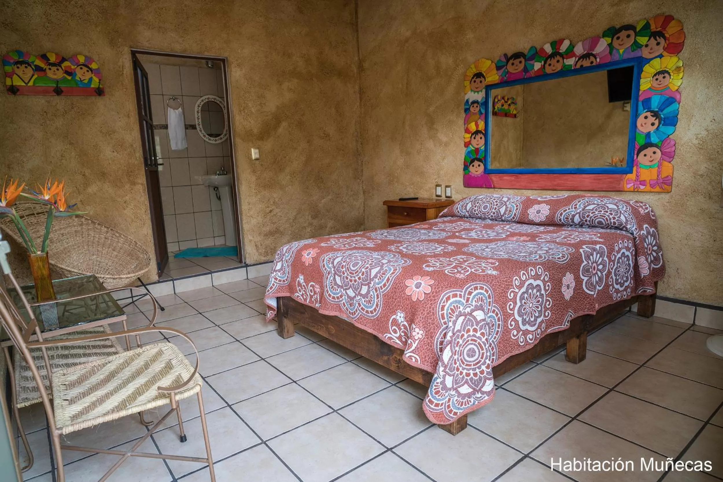 Bedroom, Bed in Flor de Cera