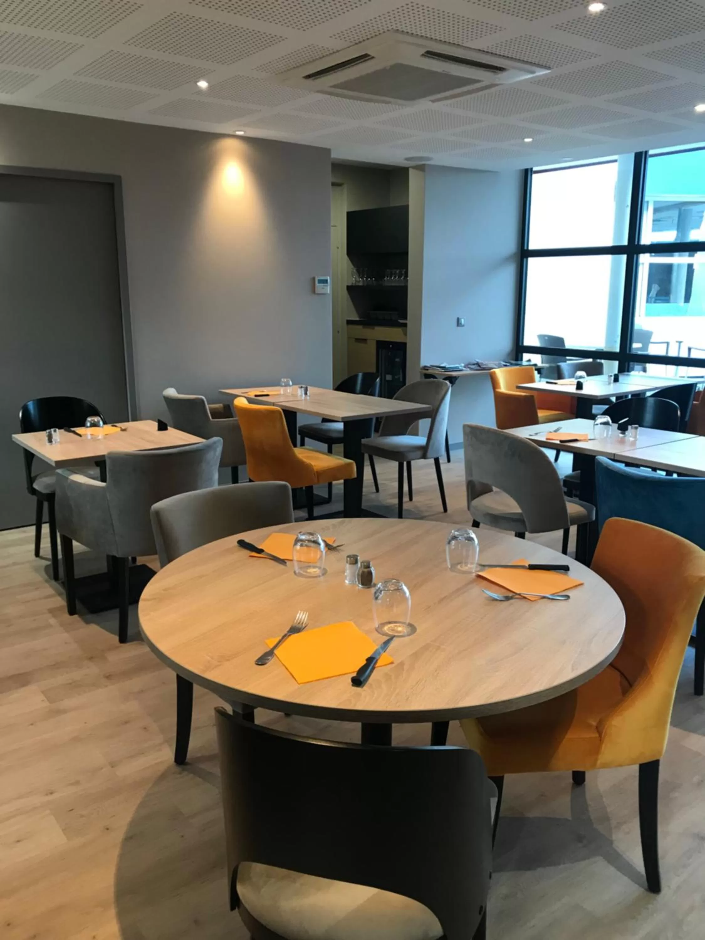 Restaurant/places to eat in The Originals City, Hôtel Hélios, Roanne Nord