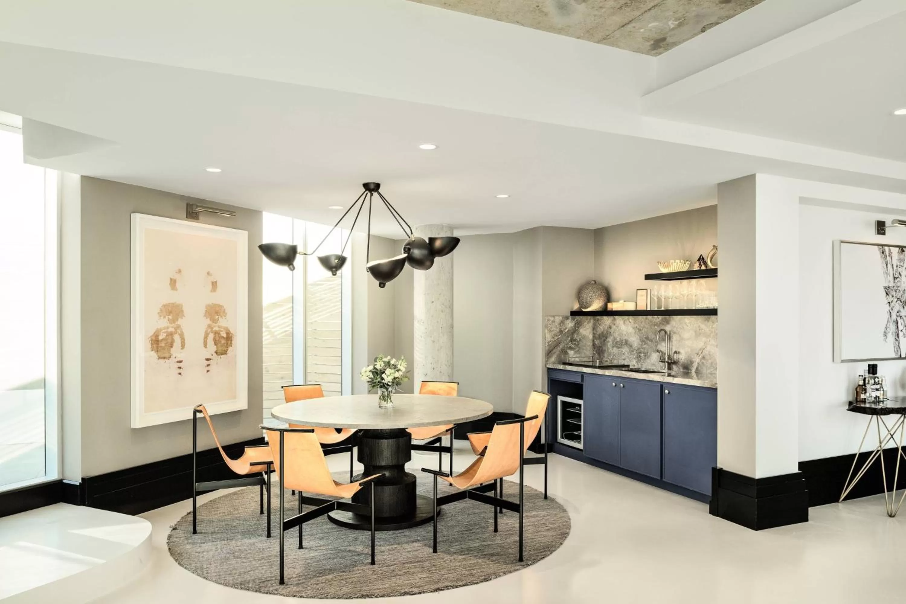 Photo of the whole room in the DOUGLAS, Autograph Collection