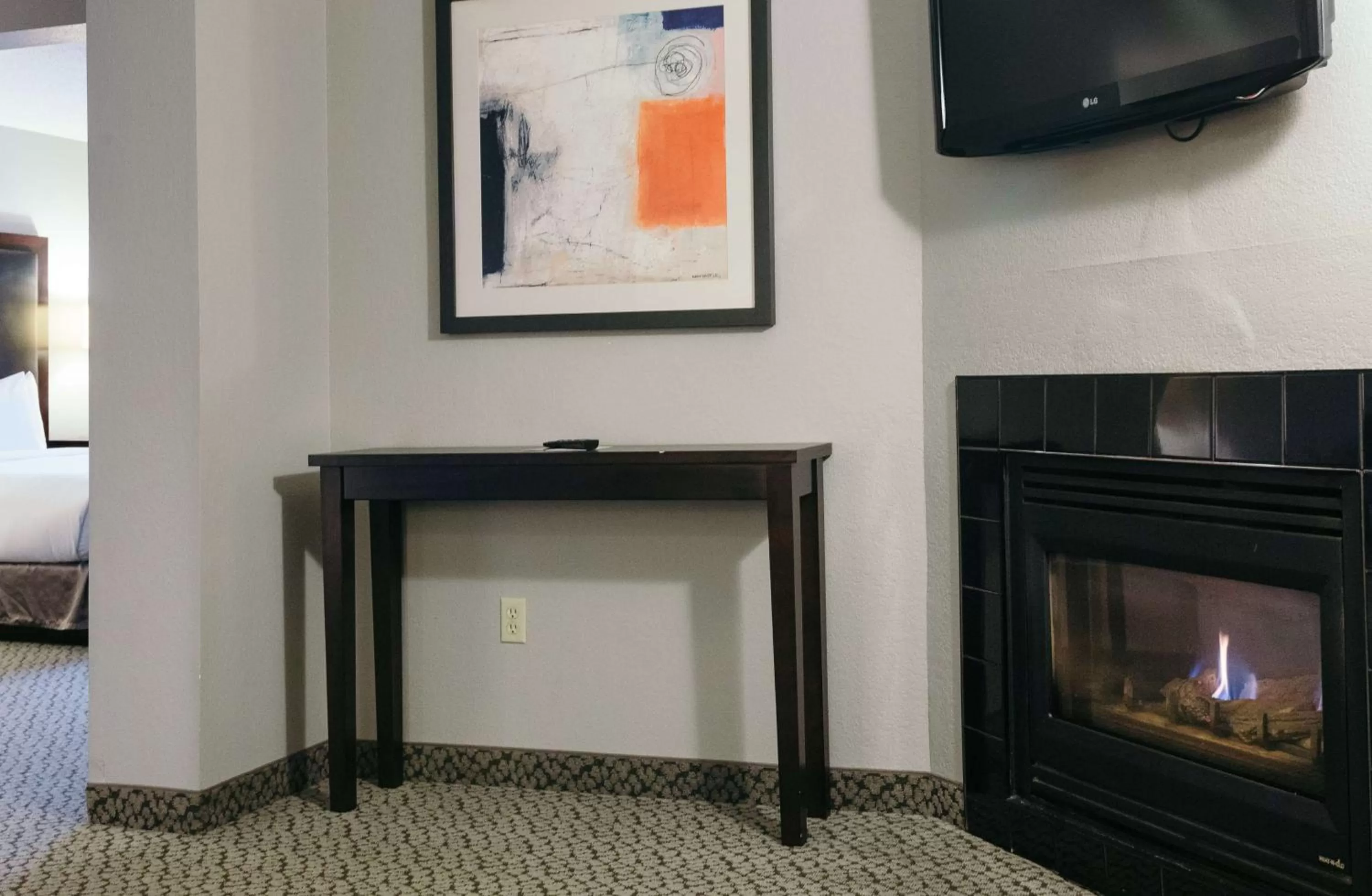 King Suite with Whirlpool in Hilton Garden Inn Des Moines Airport