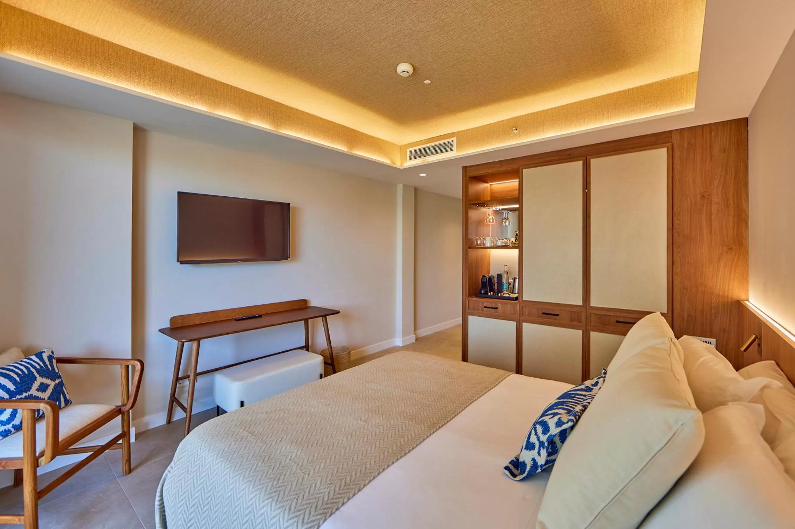 Photo of the whole room, Bed in Universal Grand León & Spa