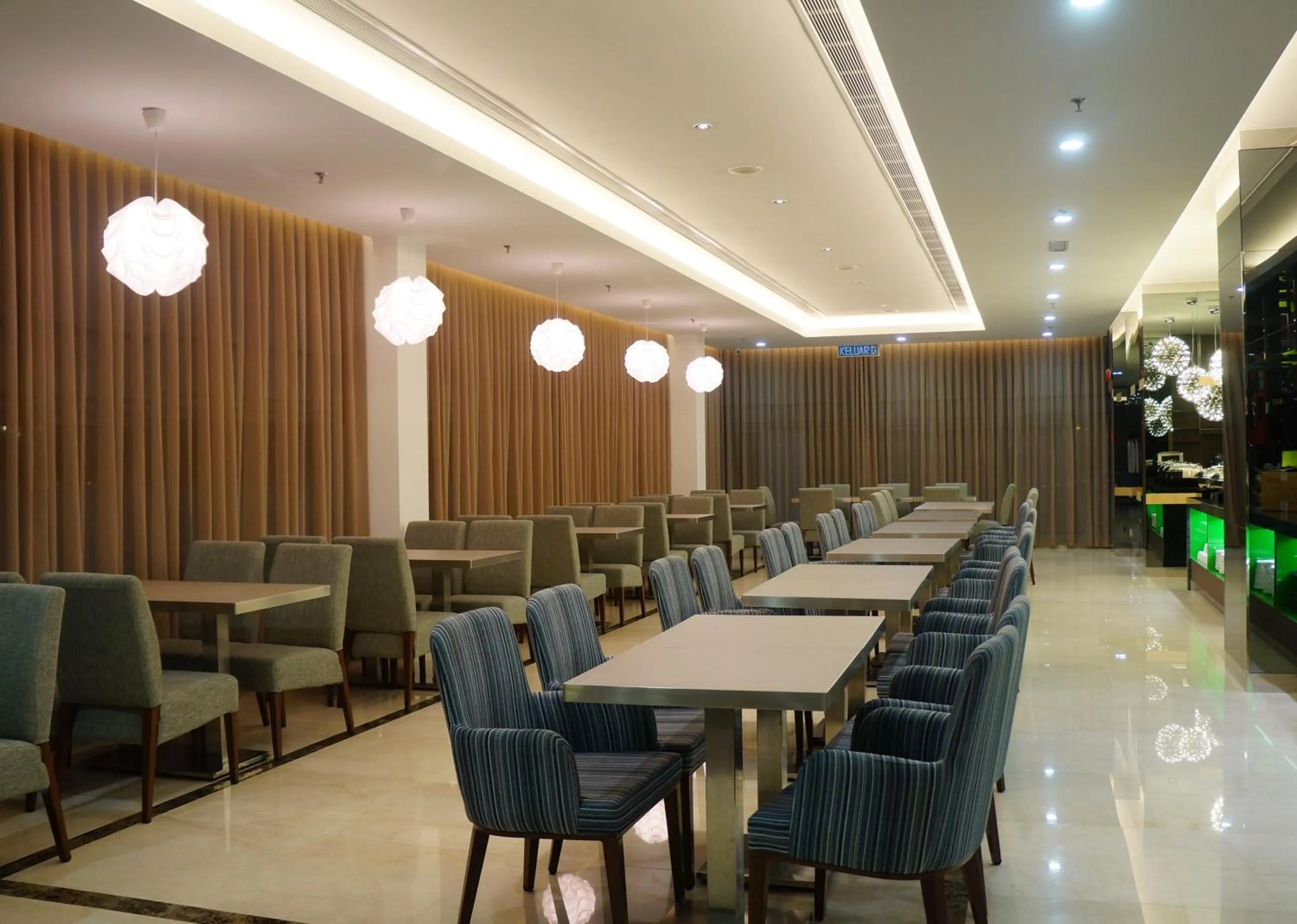 Food and drinks in Greens Hotel & Suites