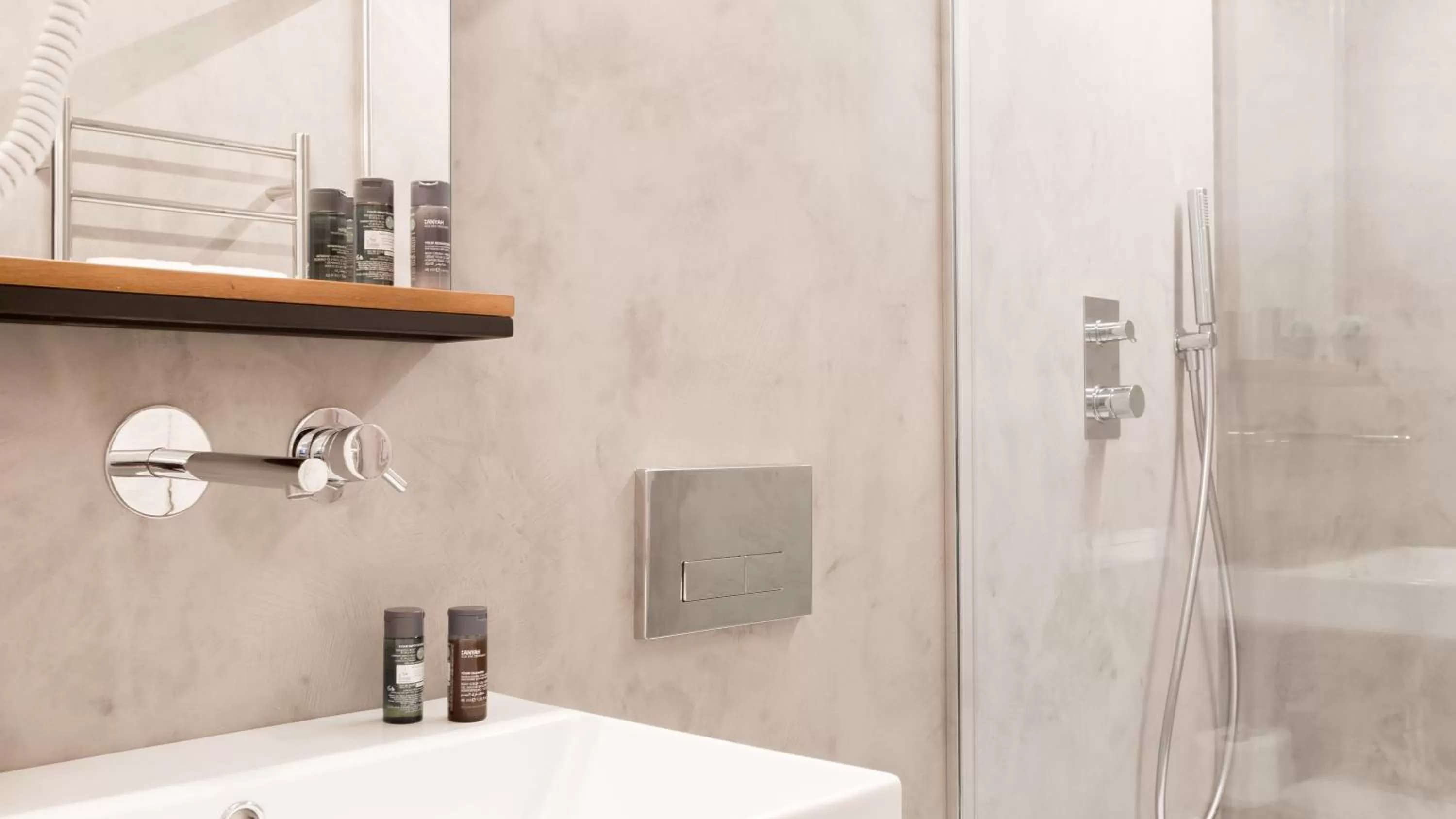 Shower in Braga Heritage Lofts