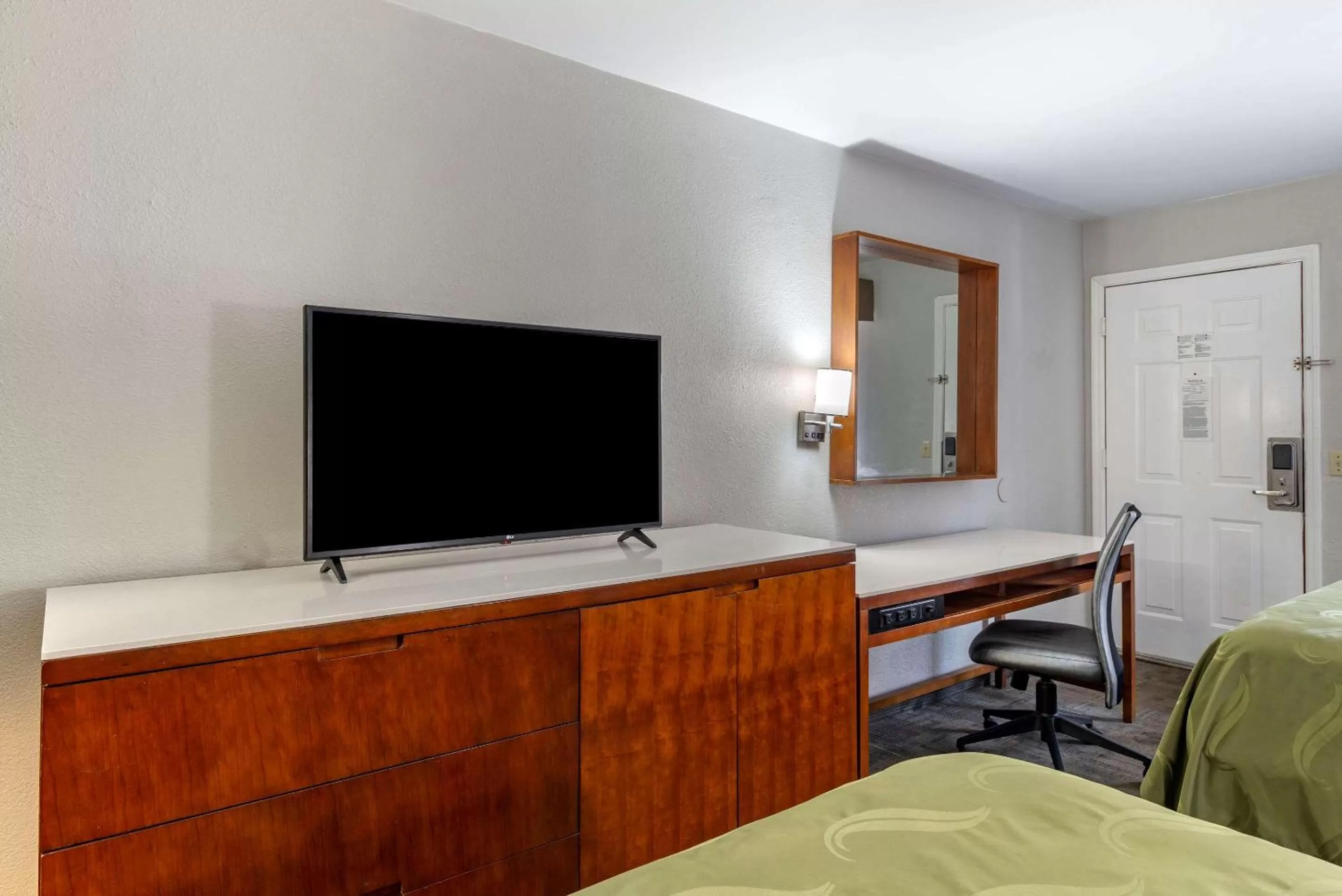 Bedroom in Quality Inn Covington