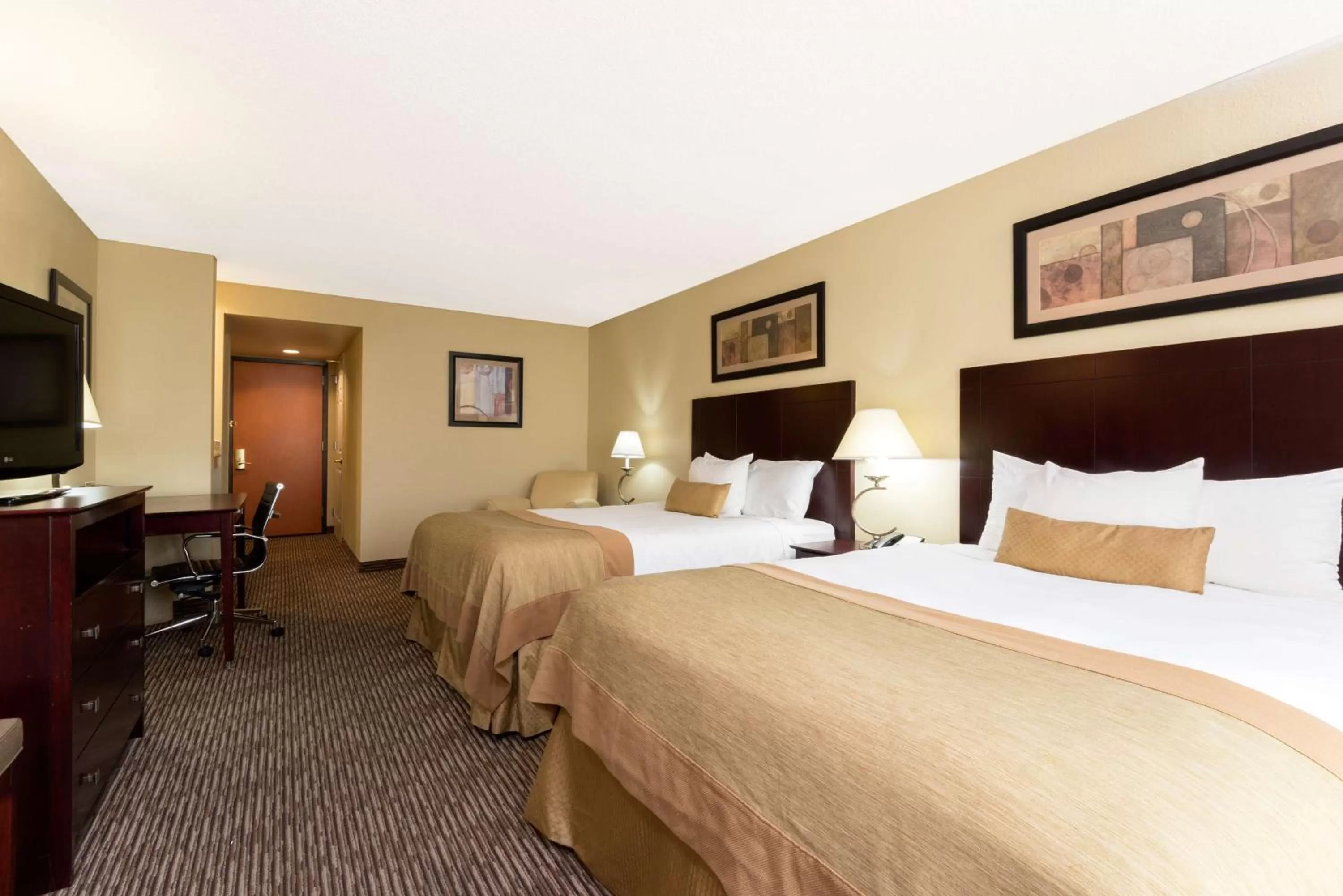 Deluxe Queen Room with Two Queen Beds - Disability Access - Non-Smoking in Wingate by Wyndham Dayton - Fairborn