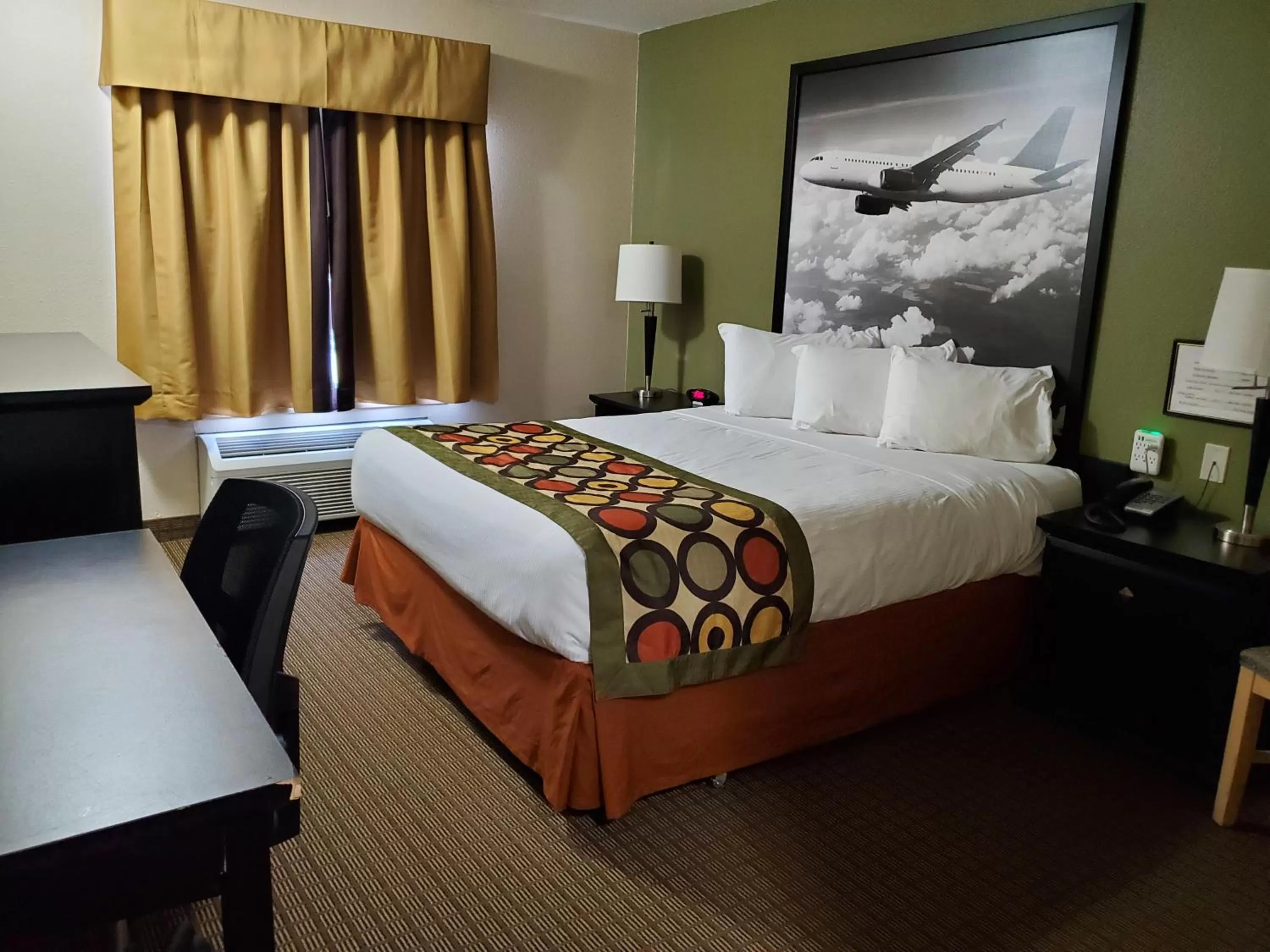 Bedroom, Bed in Super 8 by Wyndham Edmonton International Airport