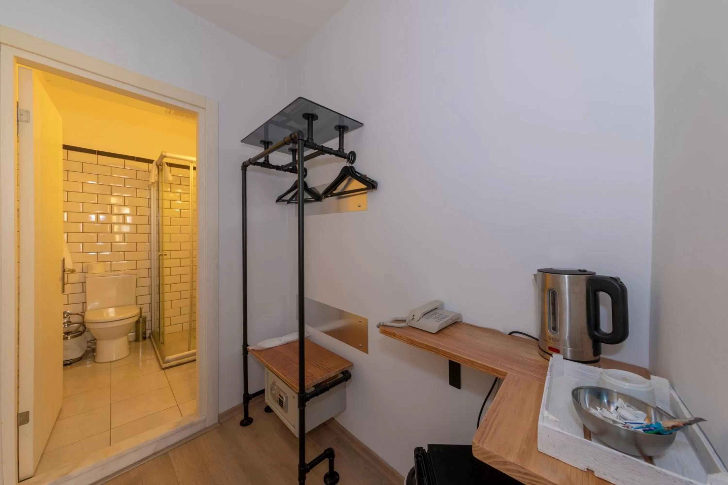 Shower in Rumours Inn