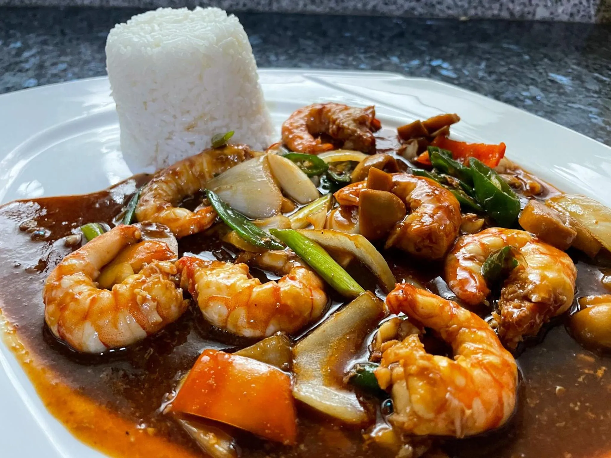 Food and drinks in Lapu-Lapu Cottages & Restaurant