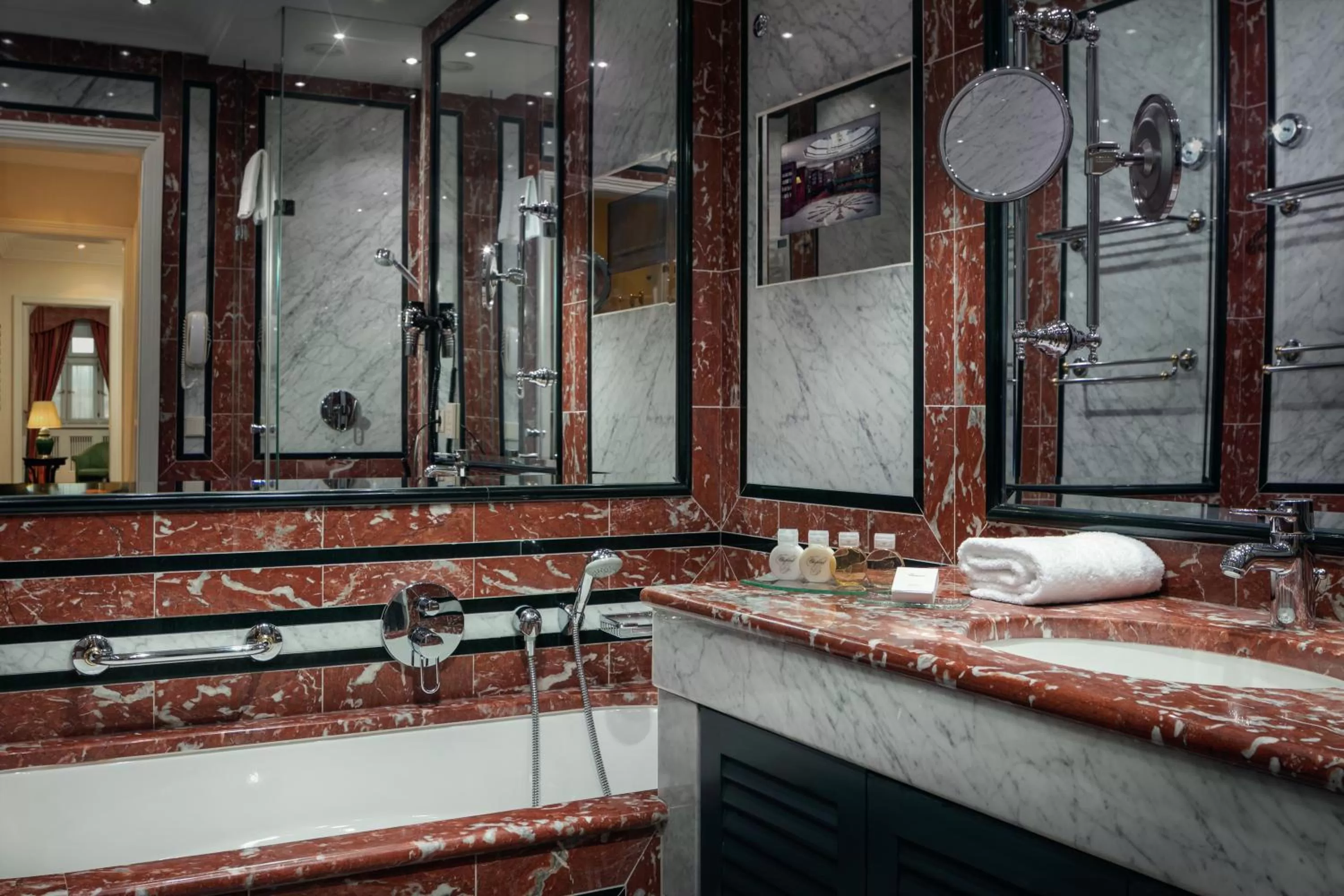 Bathroom in Art Nouveau Palace Hotel