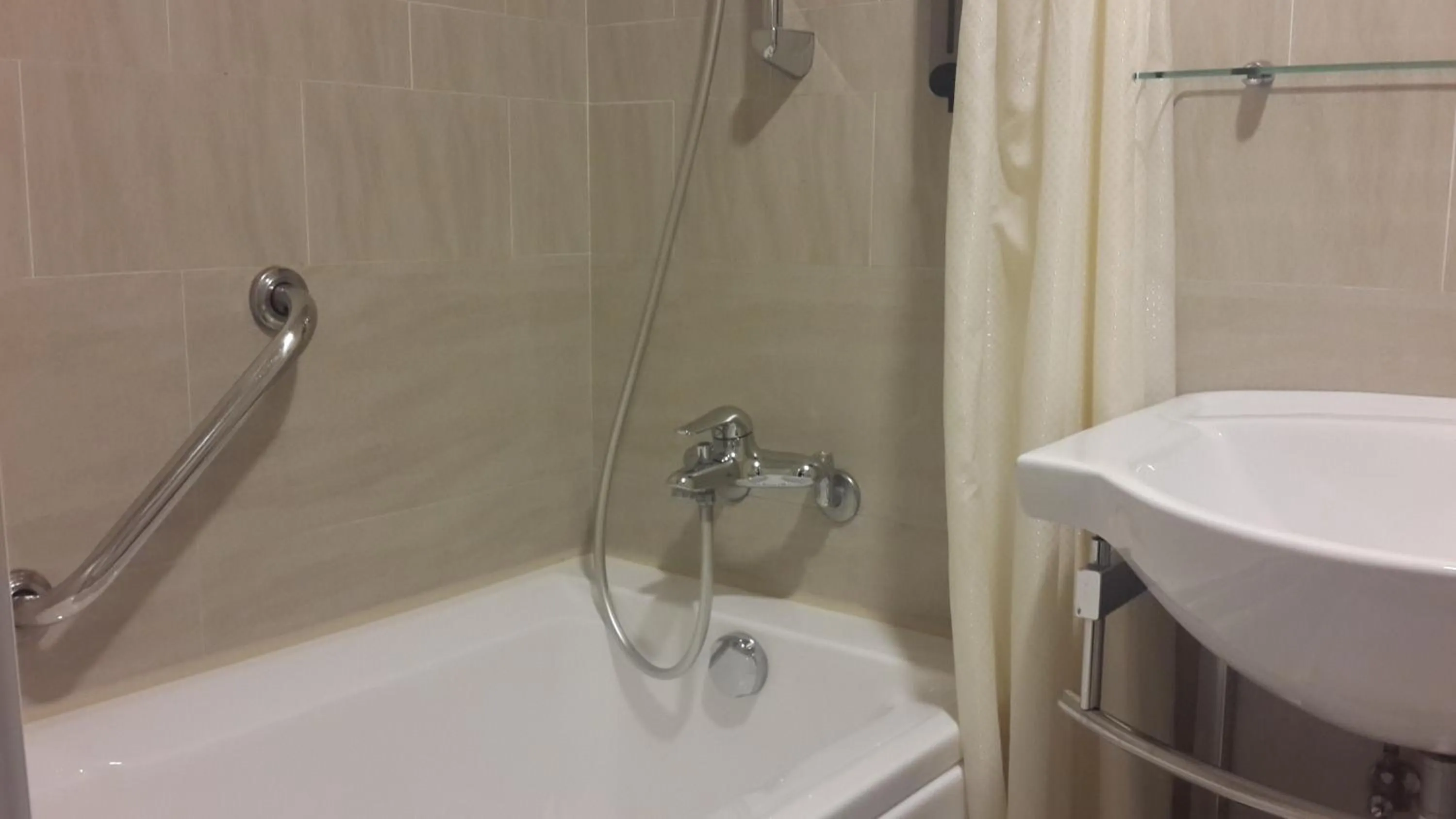 Bathroom in Urban Hotel33