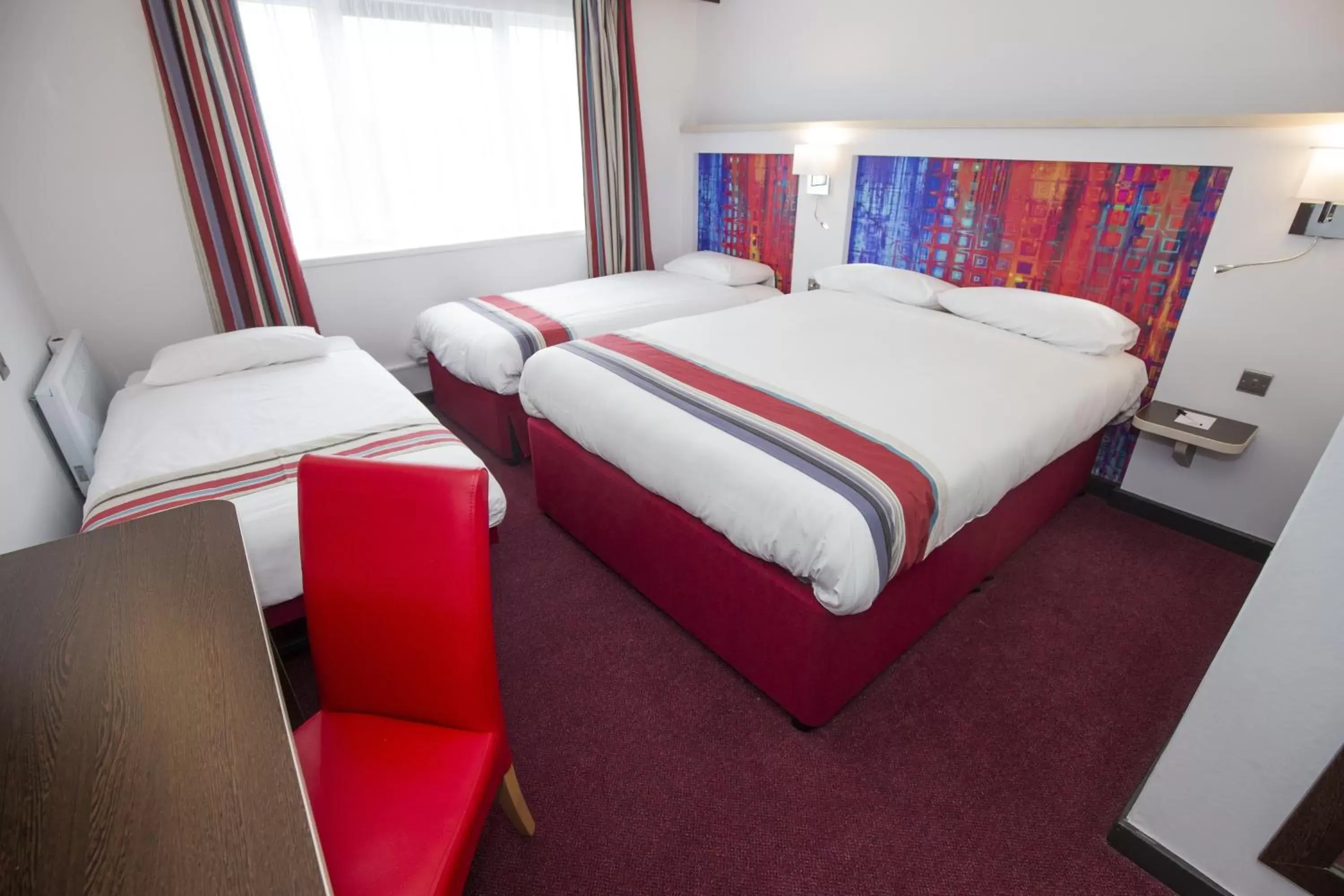 Family Room (2 Adults + 2 Children) in Ramada Milton Keynes Family Room (2 Adults + 2 Children) in Ramada Milton Keynes