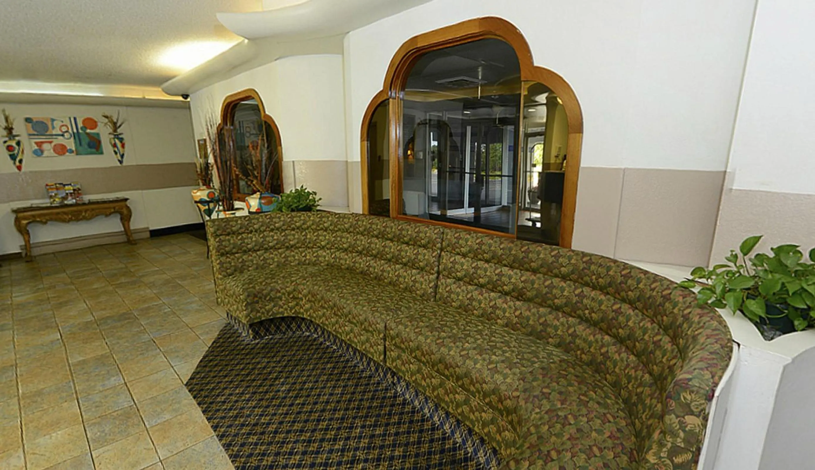 Lobby or reception in Howard Johnson by Wyndham Saint Joseph Benton Harbor