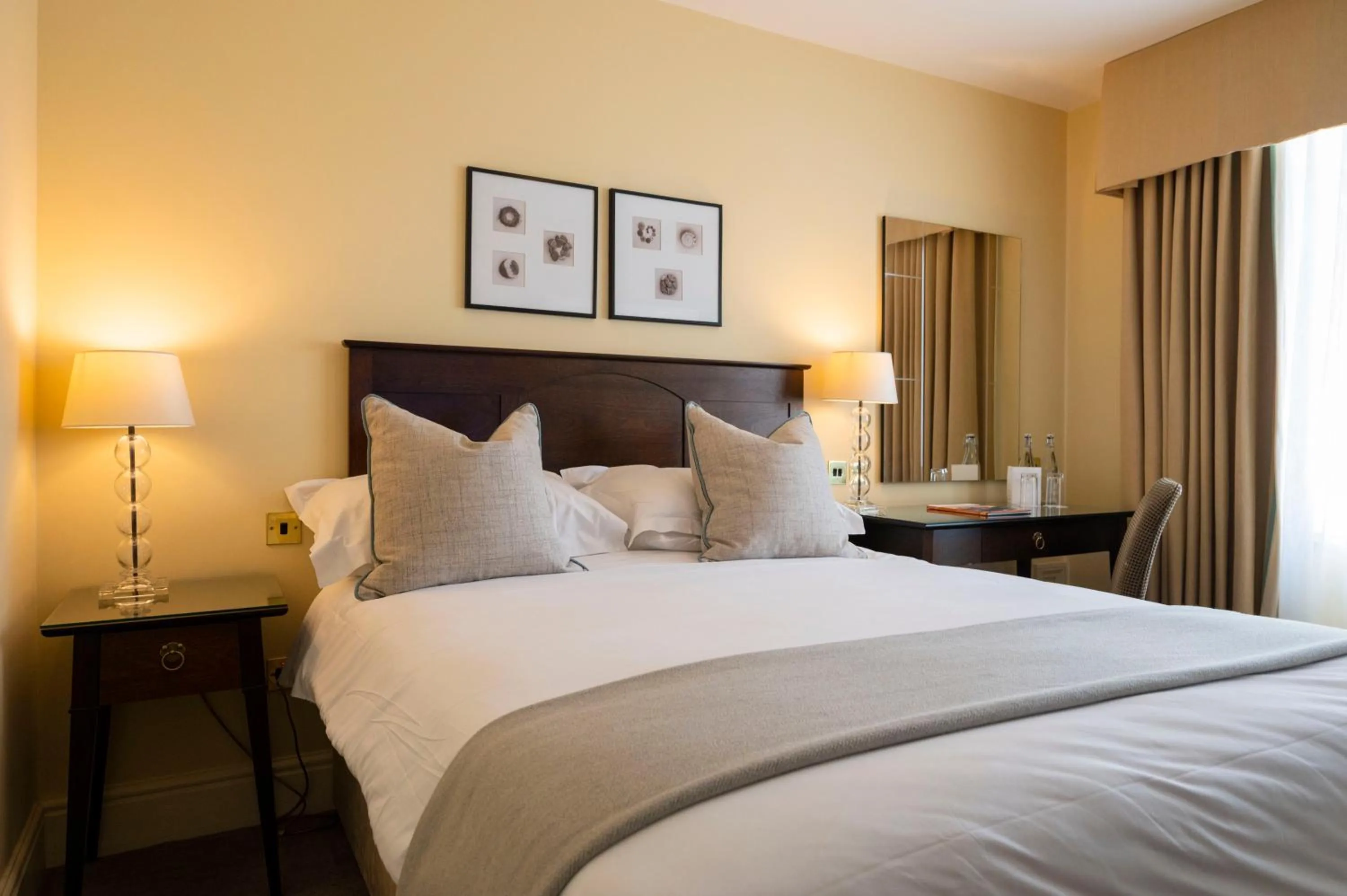 Bedroom, Bed in St George's Hotel - Llandudno