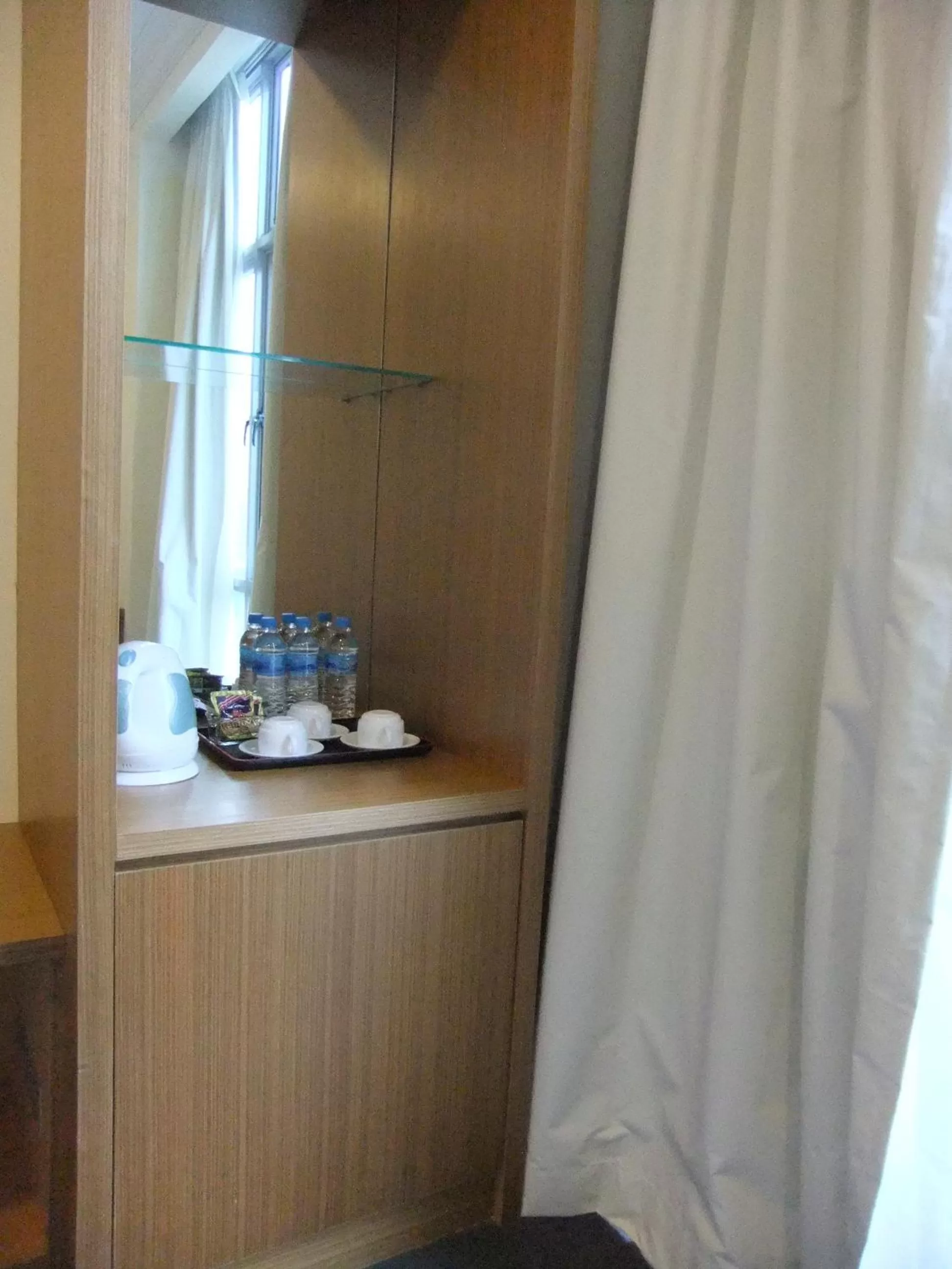 Coffee/tea facilities in New Cape Inn