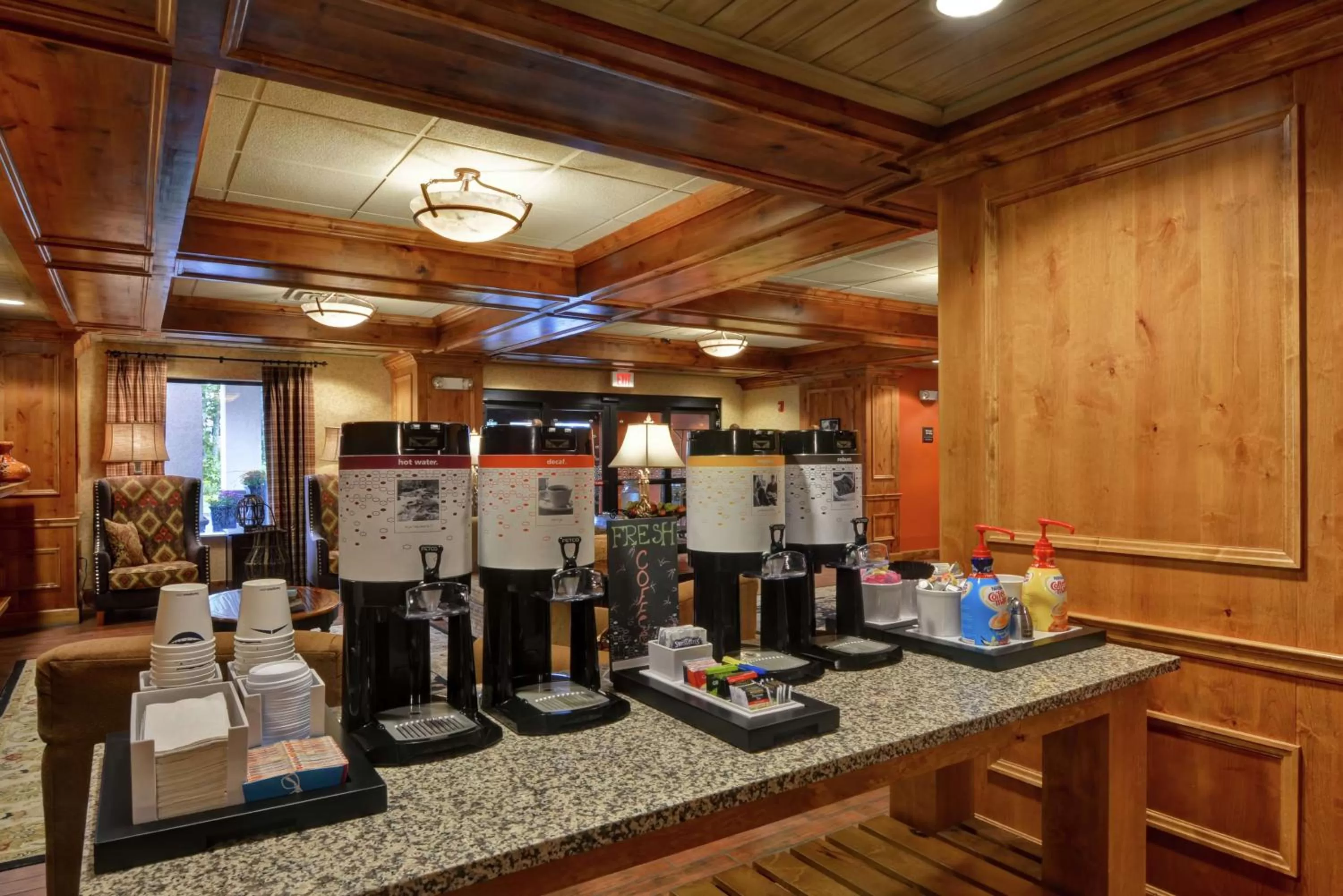 Lobby or reception in Hampton Inn and Suites New Hartford/Utica