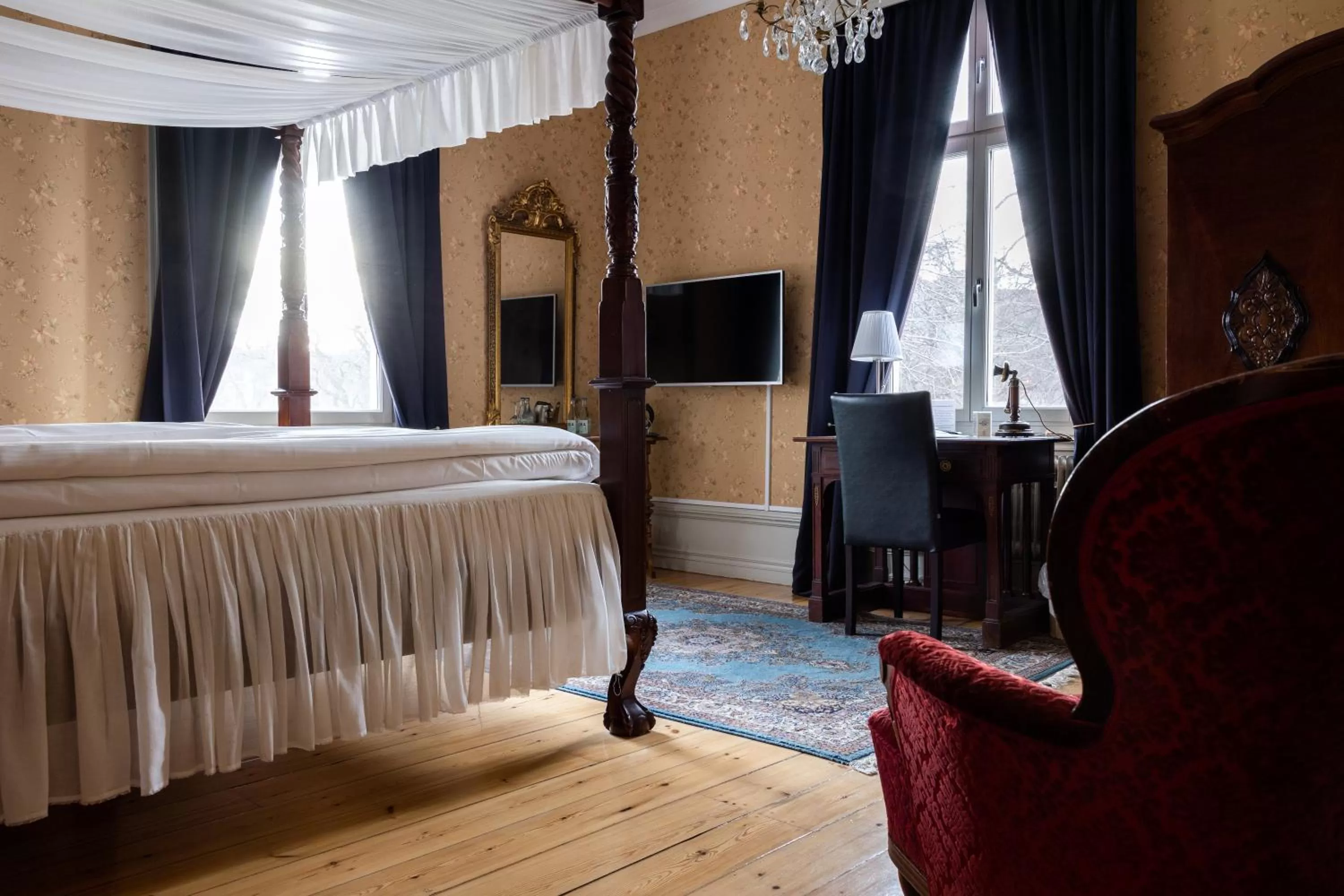 Photo of the whole room, Bed in Park Hotel Linköping Fawlty Towers