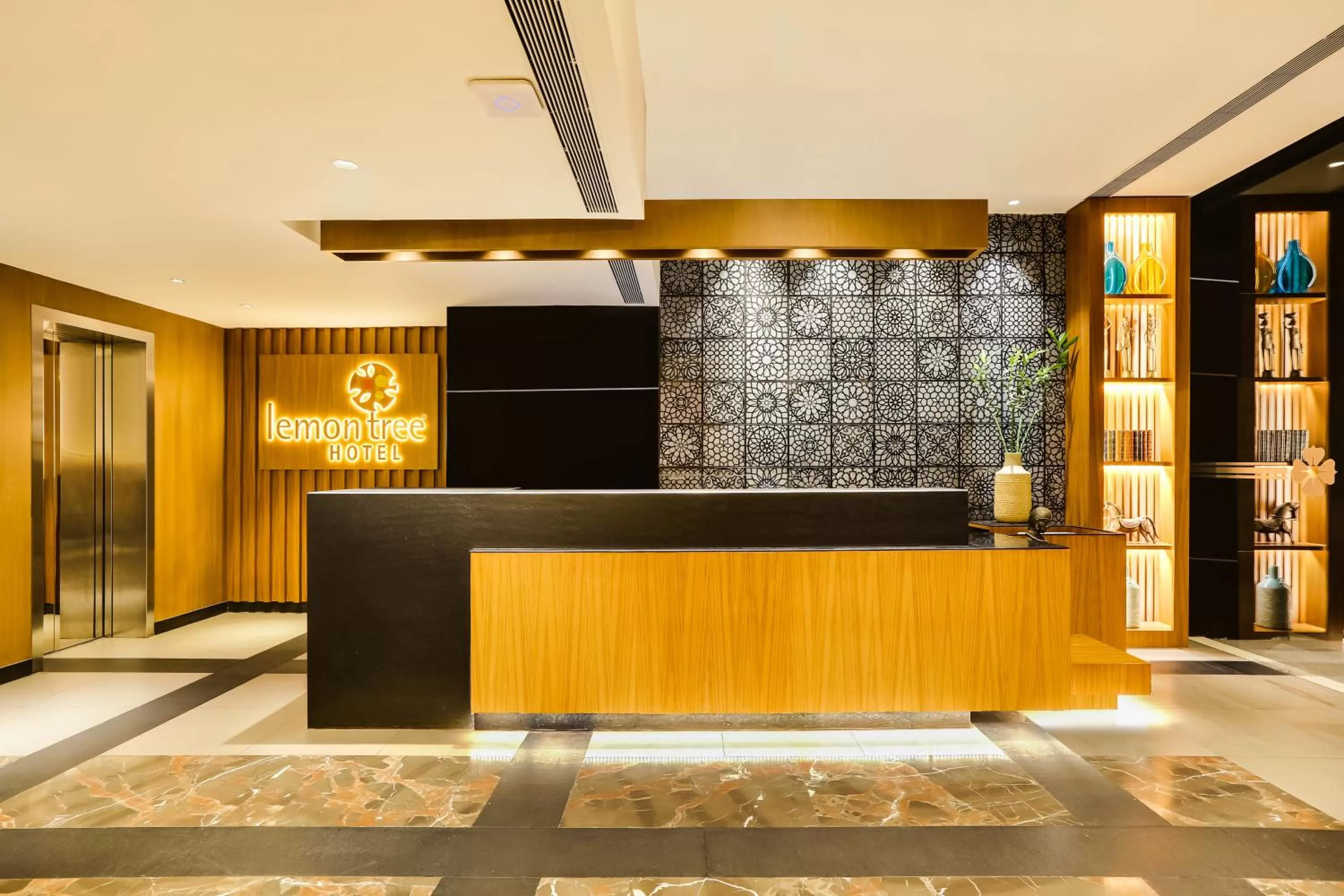 Lobby or reception in Lemon Tree Hotel Viman Nagar Pune