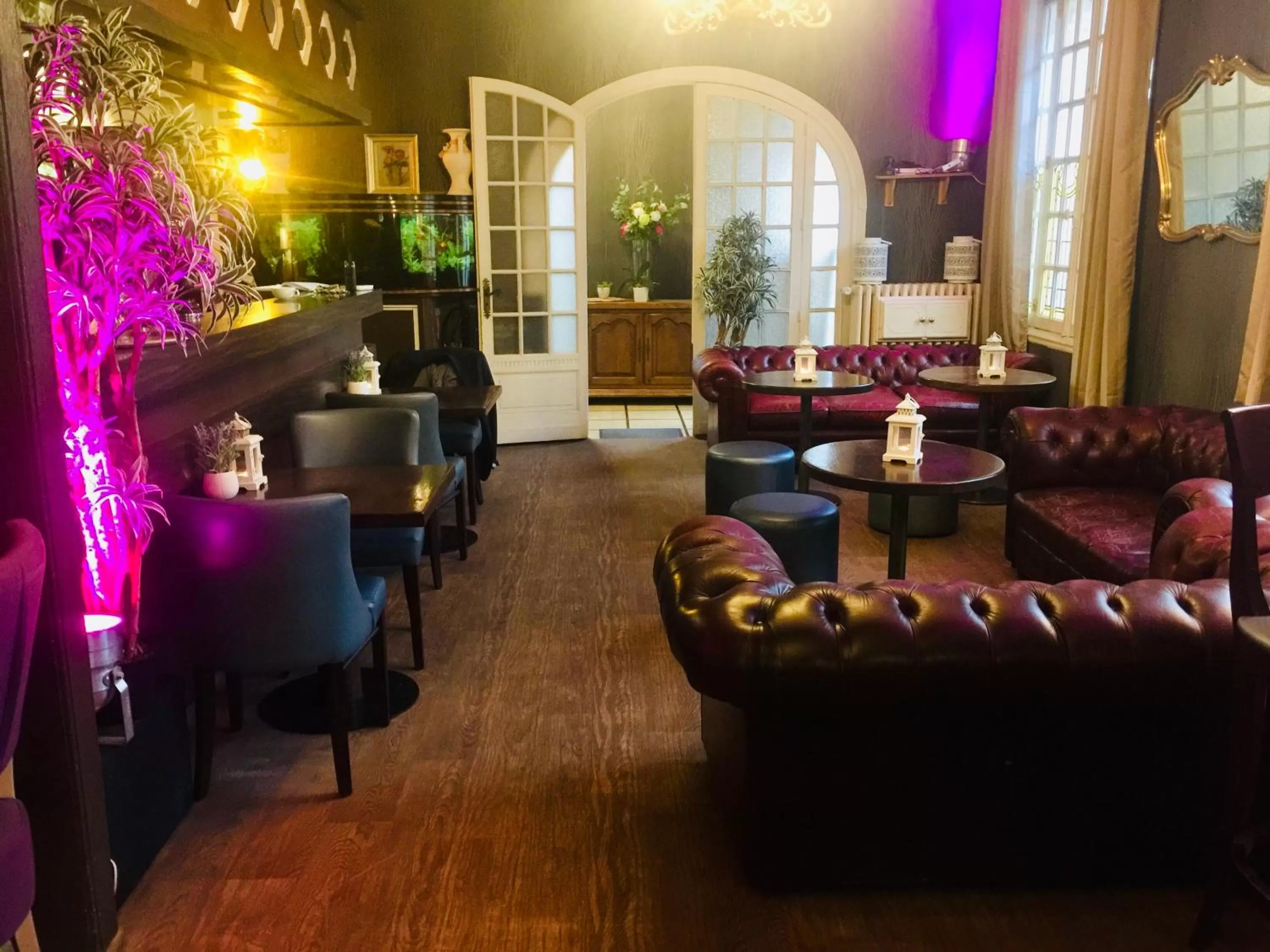 Lobby or reception, Lounge/Bar in Le Cheval Blanc