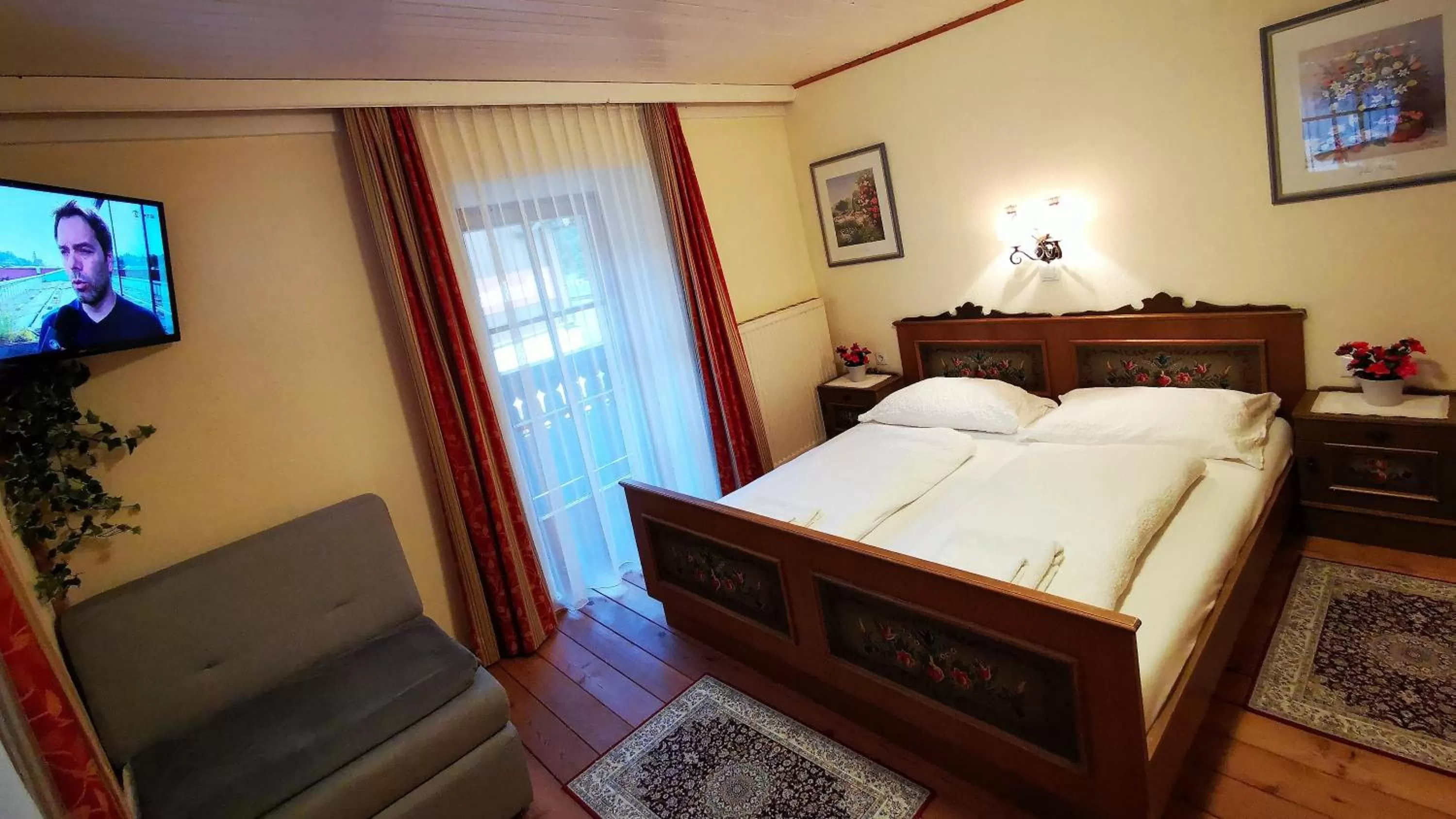 Photo of the whole room, Bed in Gasthof Geronimo