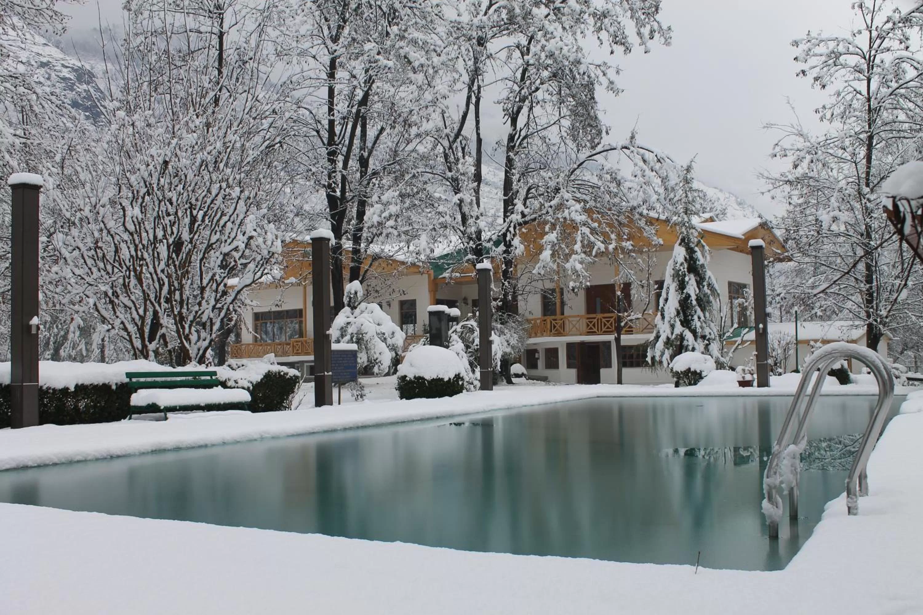 Swimming pool in Span Resort and Spa, Manali