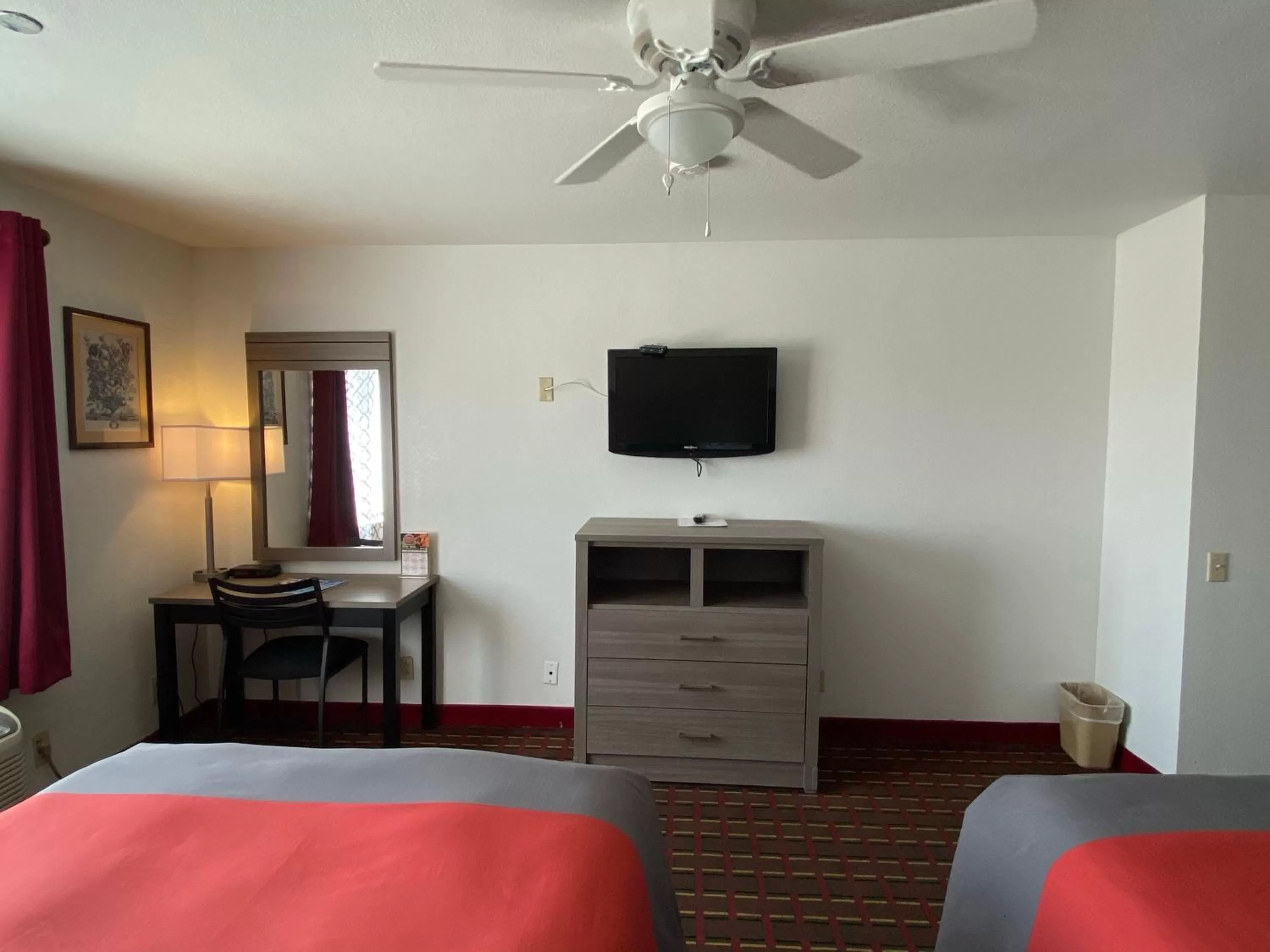 TV and multimedia, Bed in Guest House Inn Medical District near Texas Tech Univ