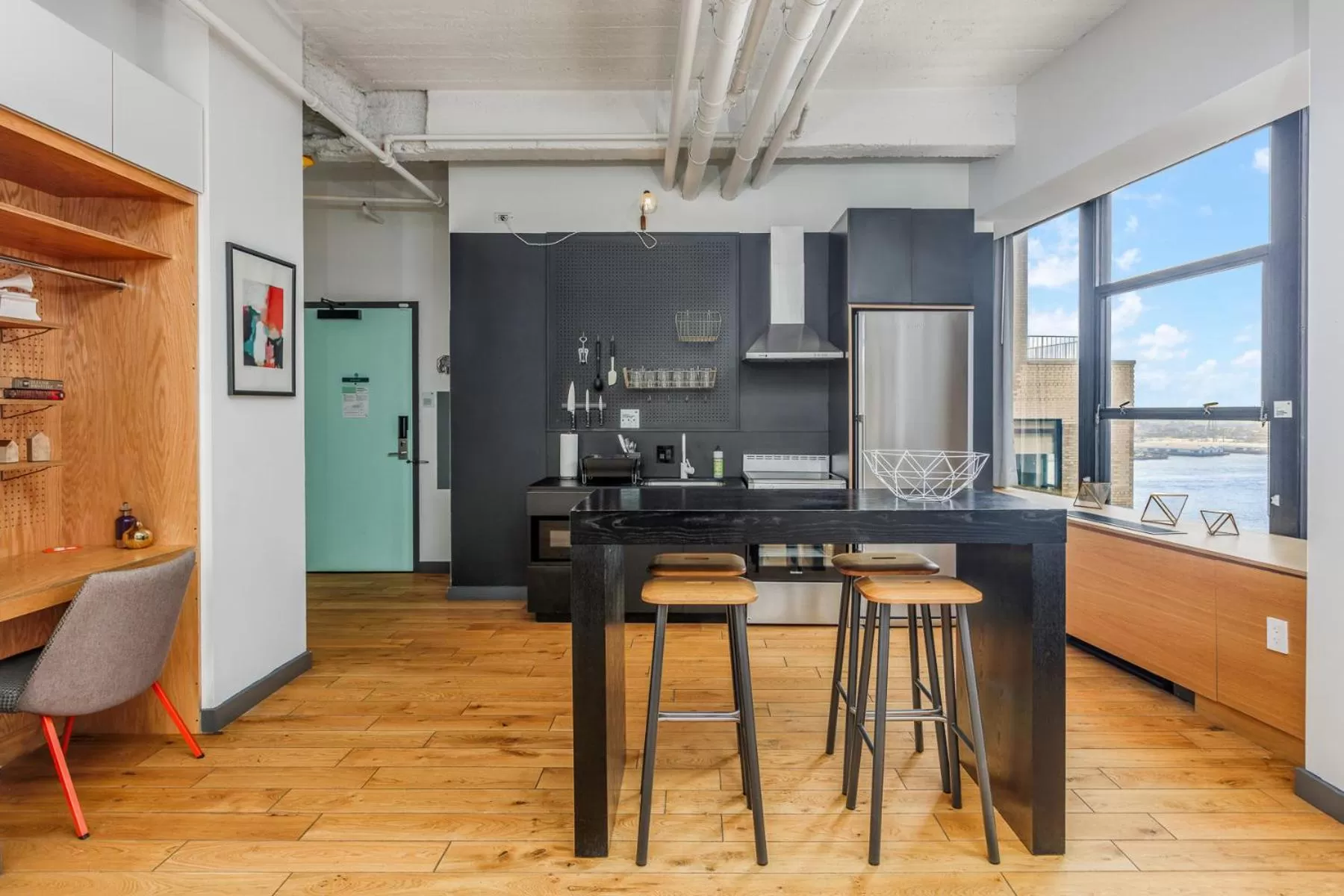 Kitchen or kitchenette in Placemakr Wall Street