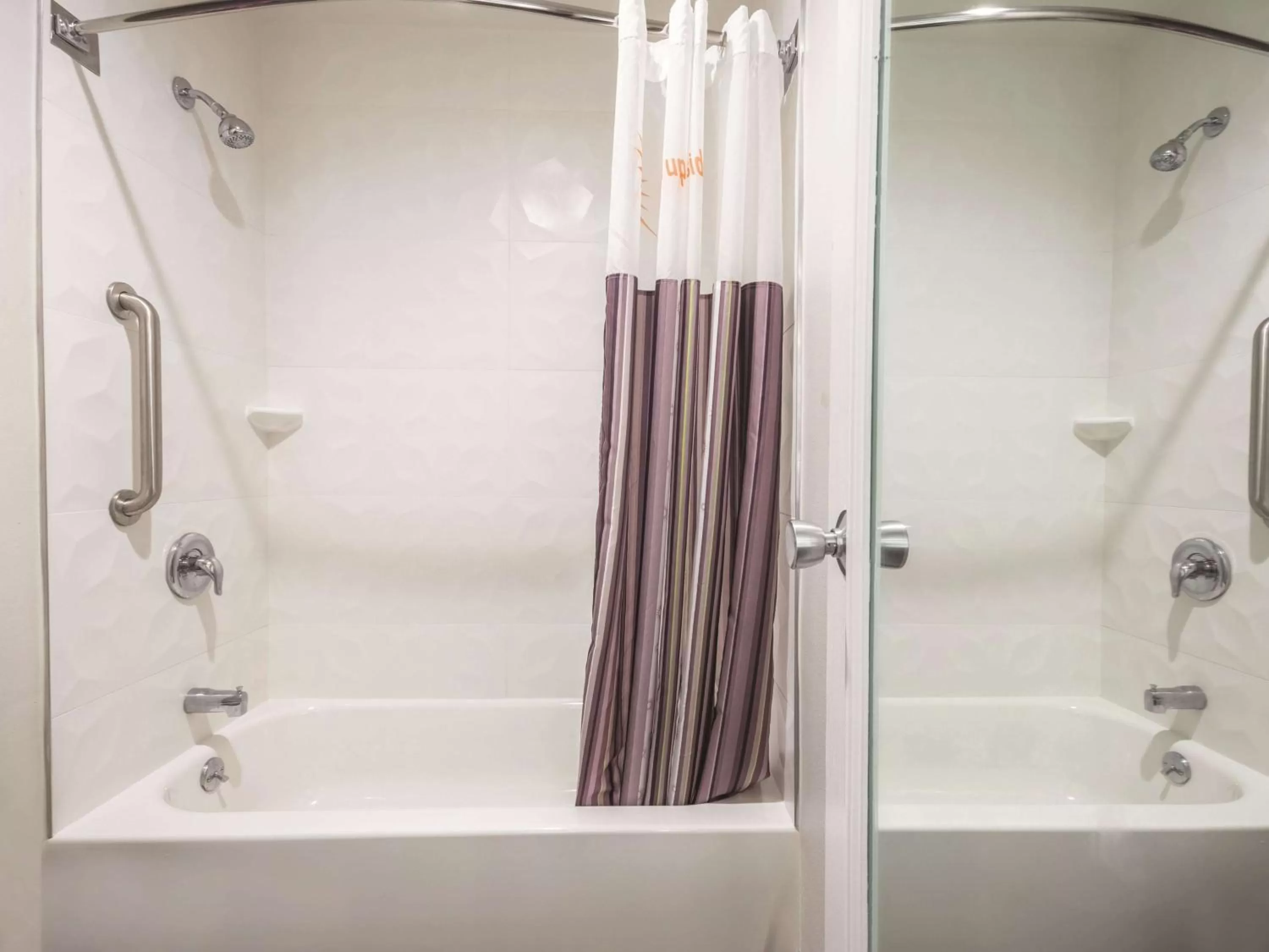 Photo of the whole room in La Quinta by Wyndham Hartford Bradley Airport