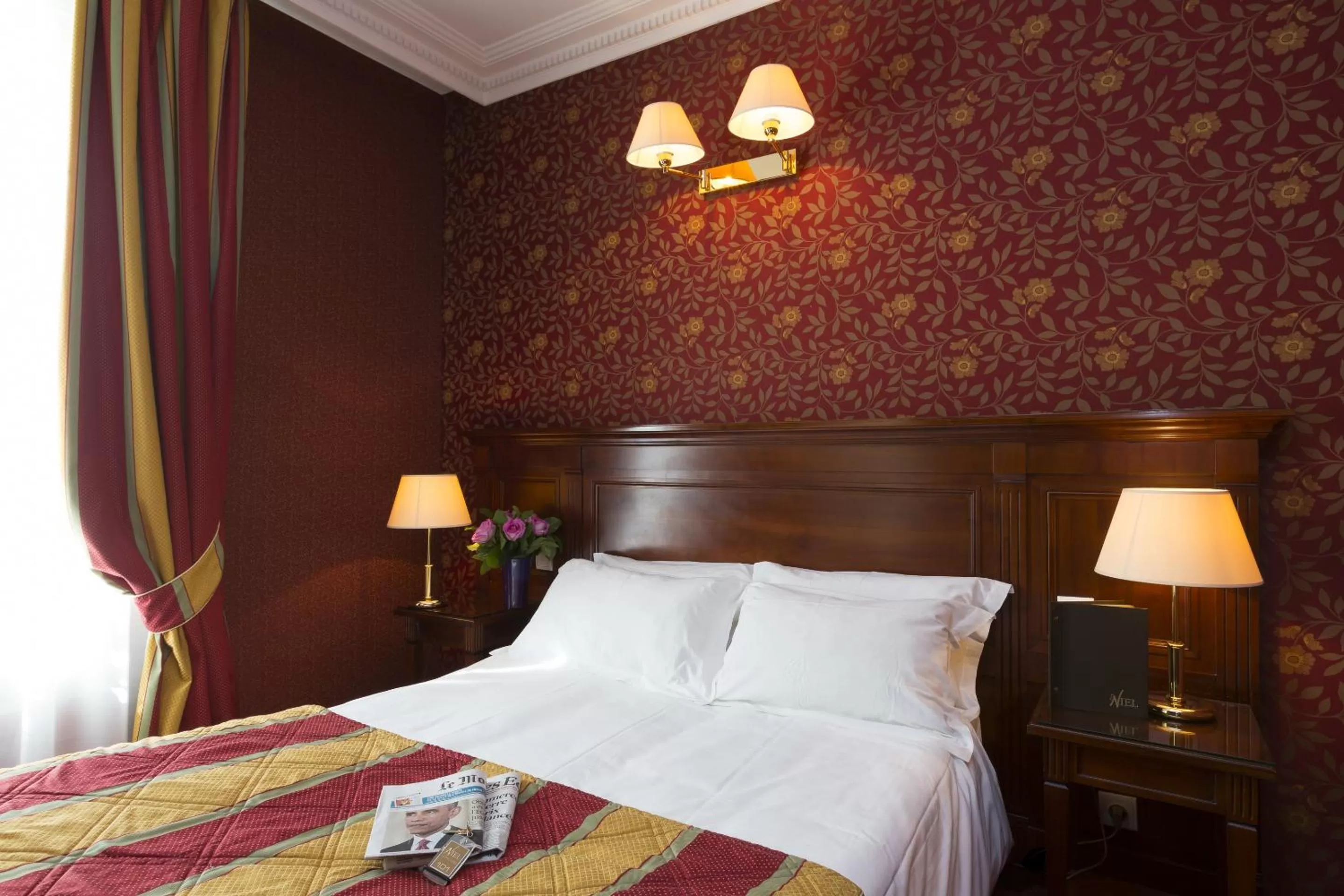 Bed in Elysees Niel Hotel