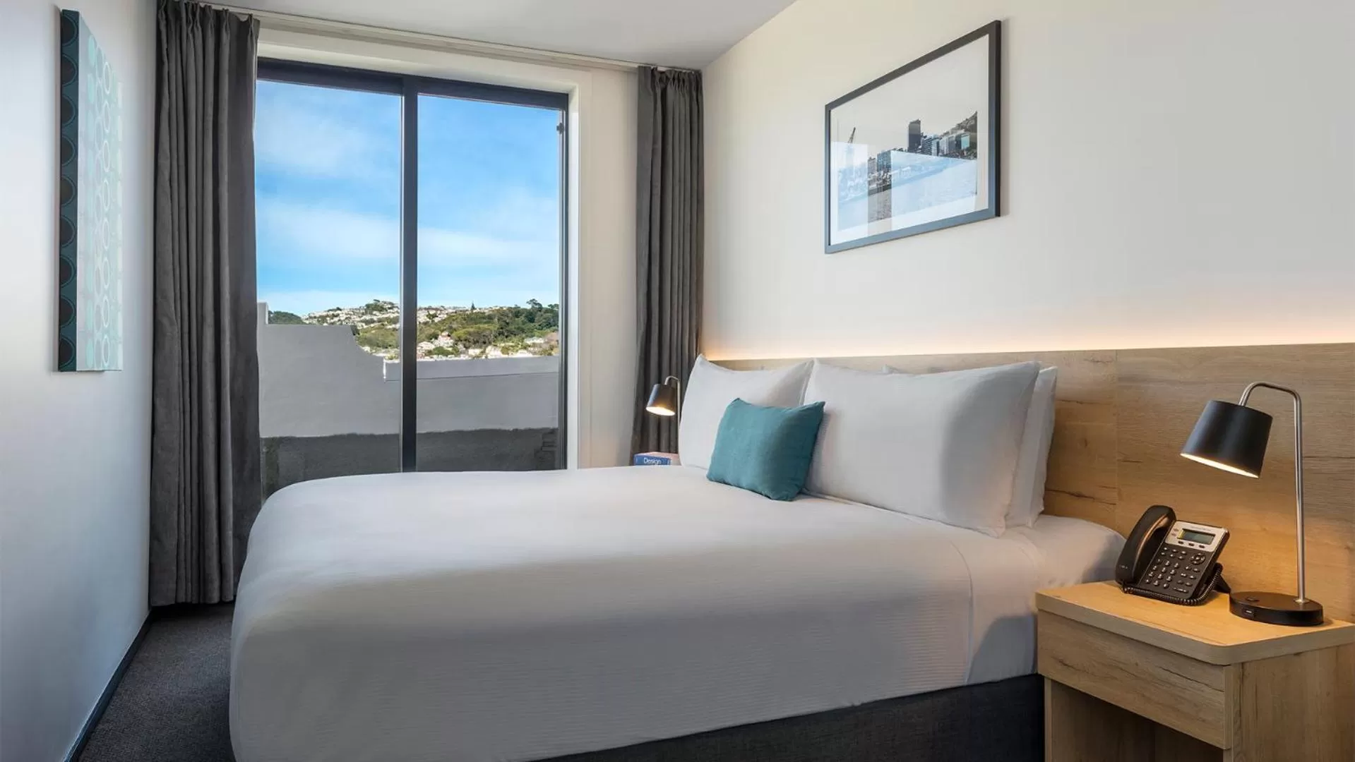 Bed in Oaks Wellington Hotel