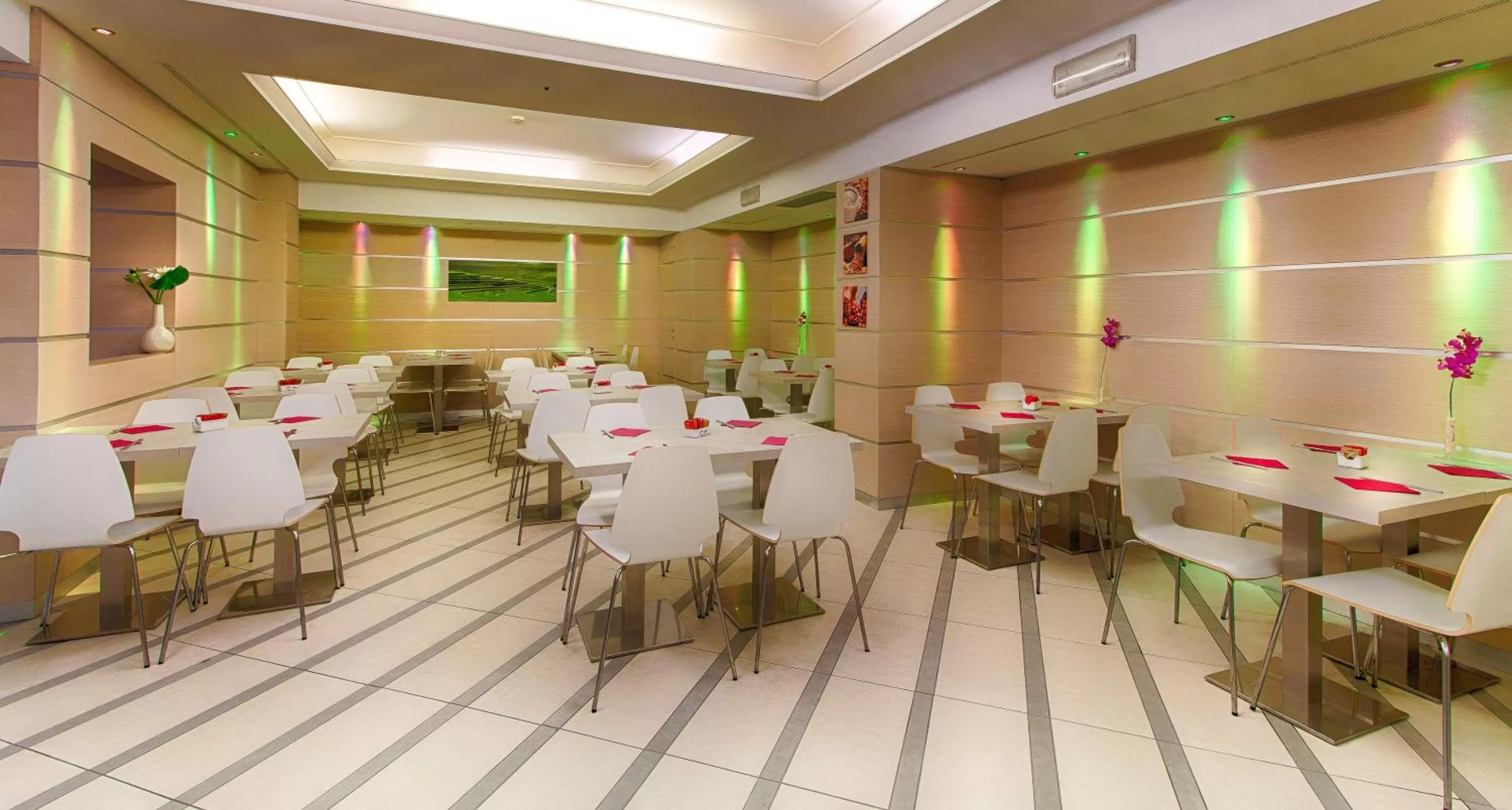 Restaurant/places to eat in Hotel Raganelli