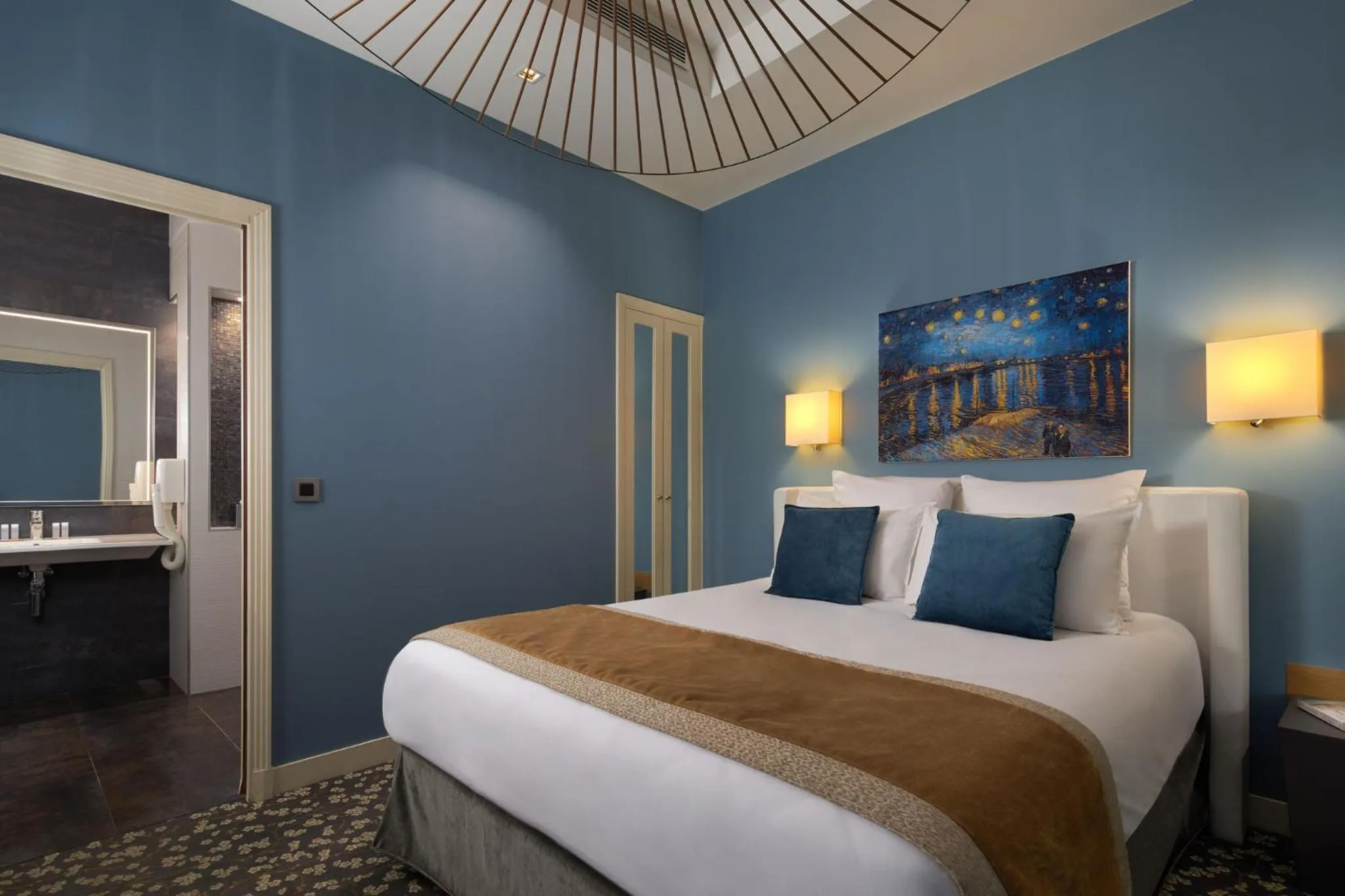 Facility for disabled guests, Bed in Grand Hôtel Malher