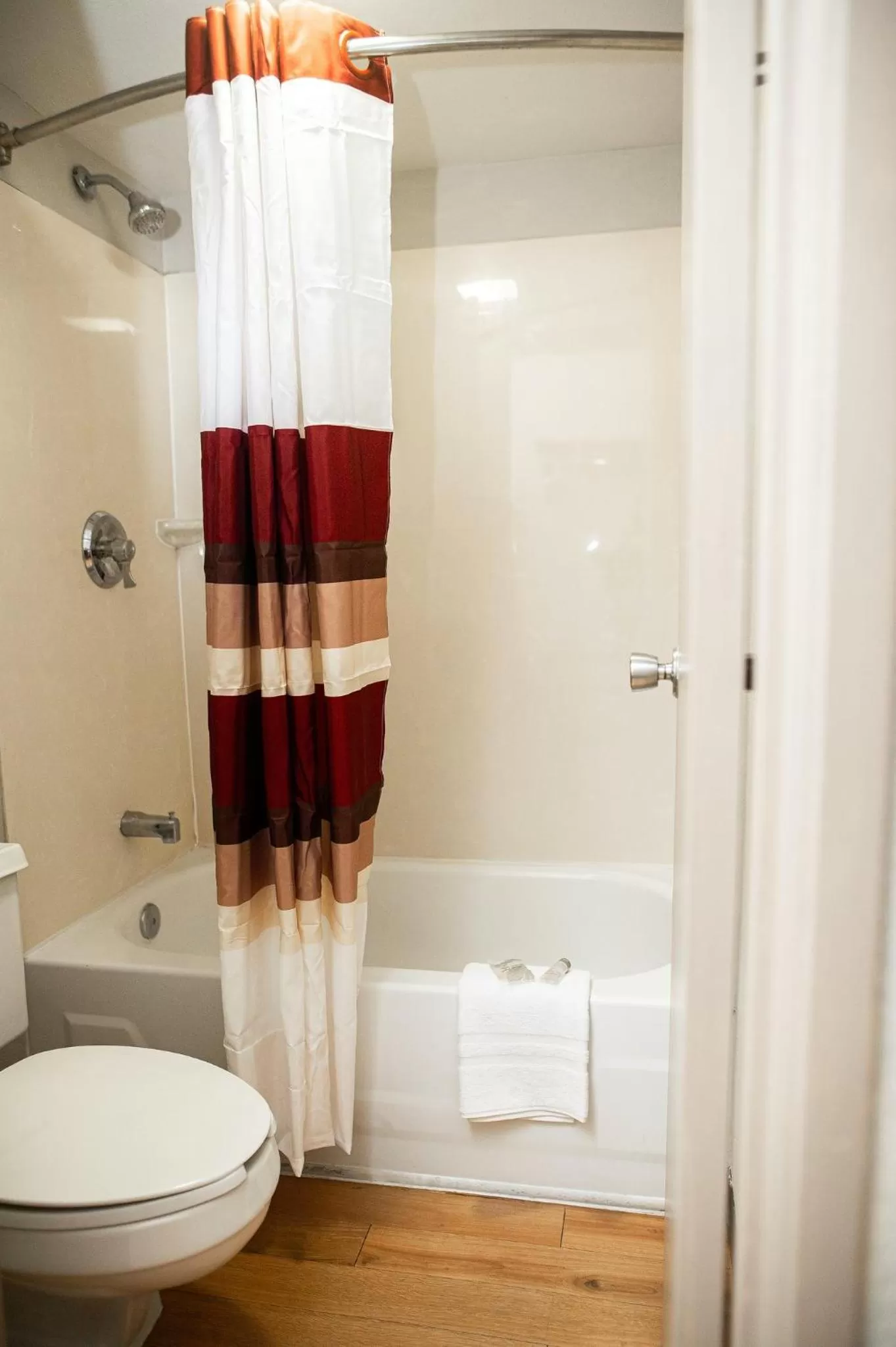 Bathroom in Red Roof Inn Rochester - Henrietta