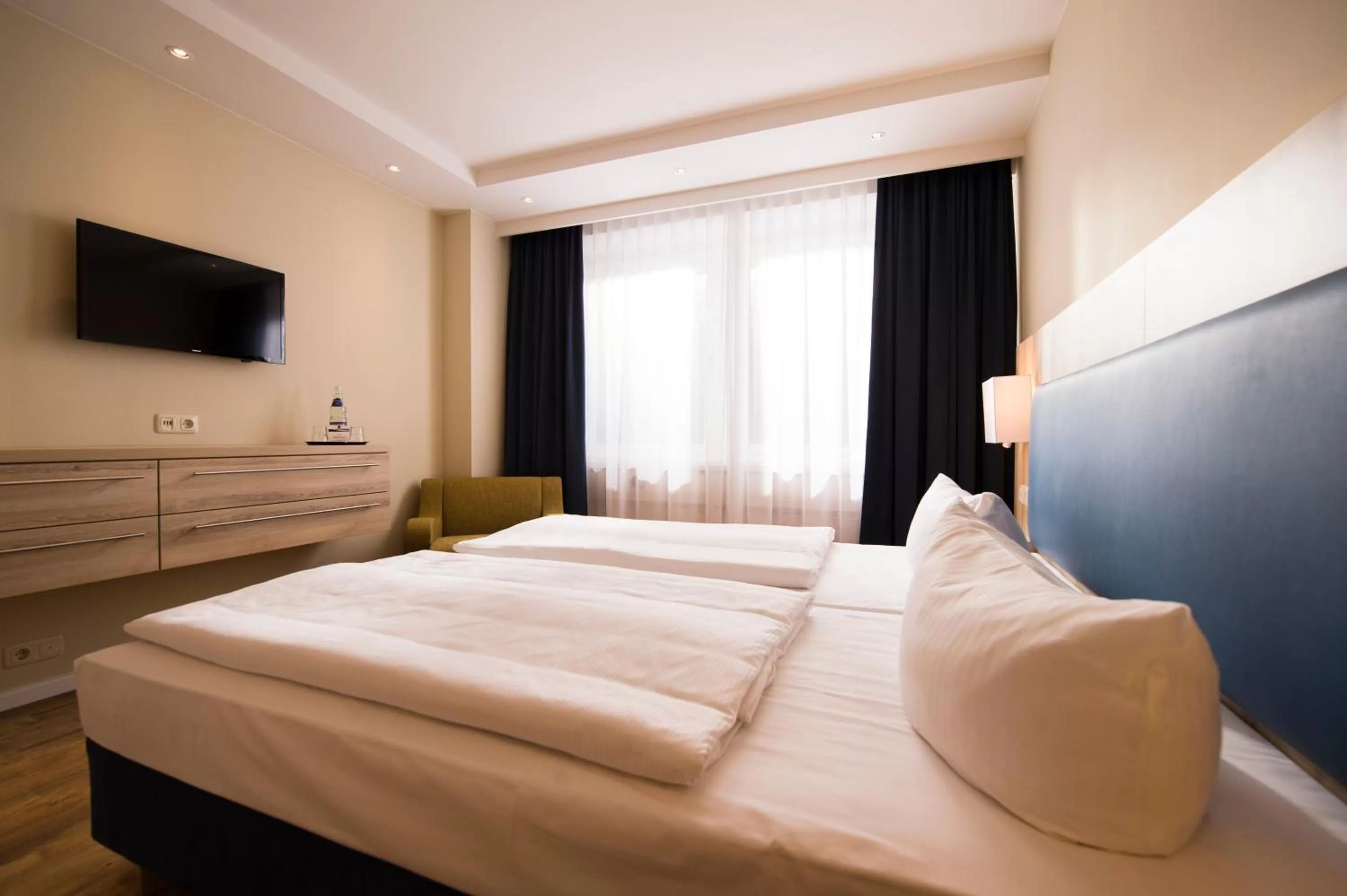 Photo of the whole room, Bed in Baltic Zinnowitz - Hotel mit Meerwasserpool und Thermalbad