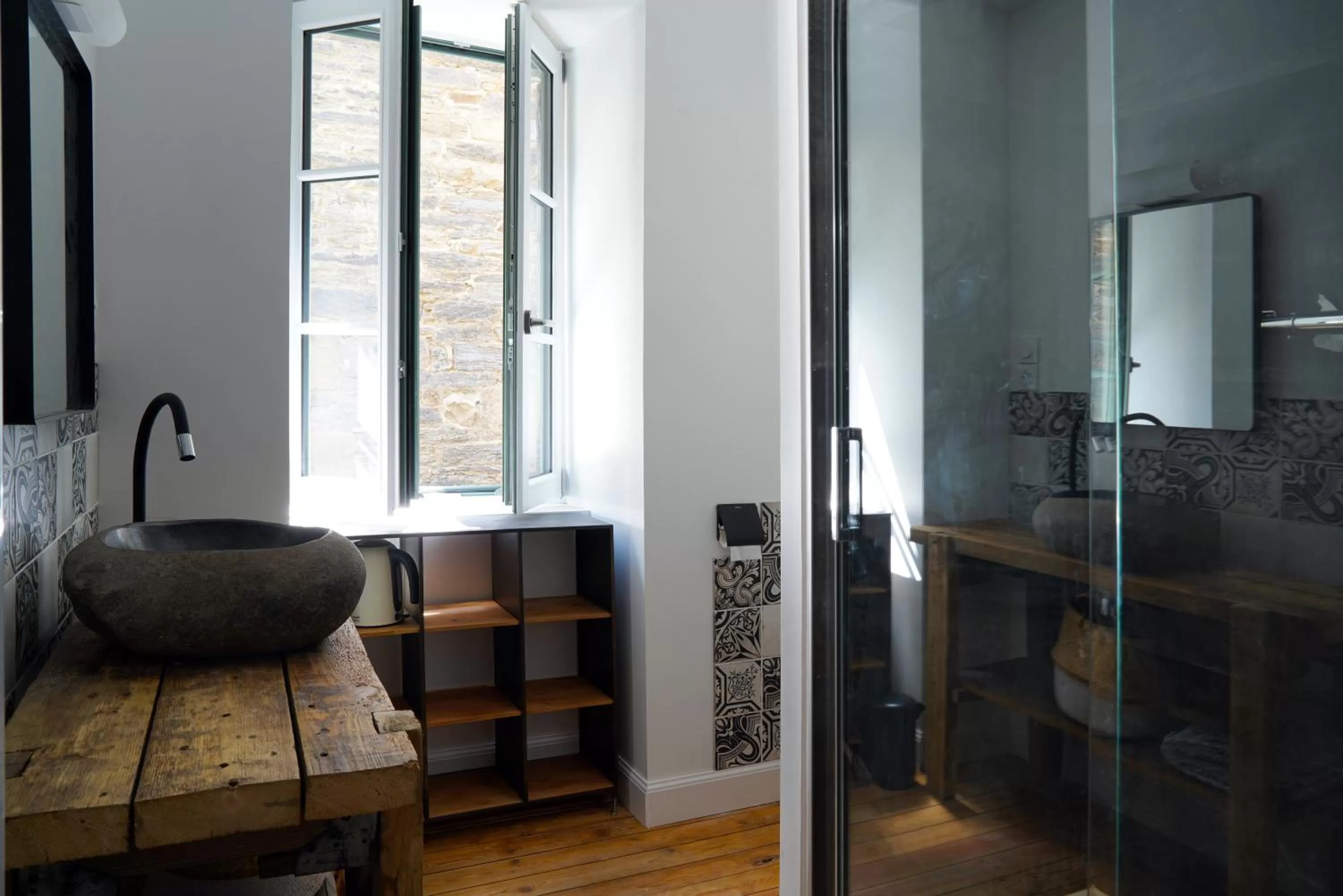 Shower, Seating Area in Contes à Rebours - Chambres d'hôtes