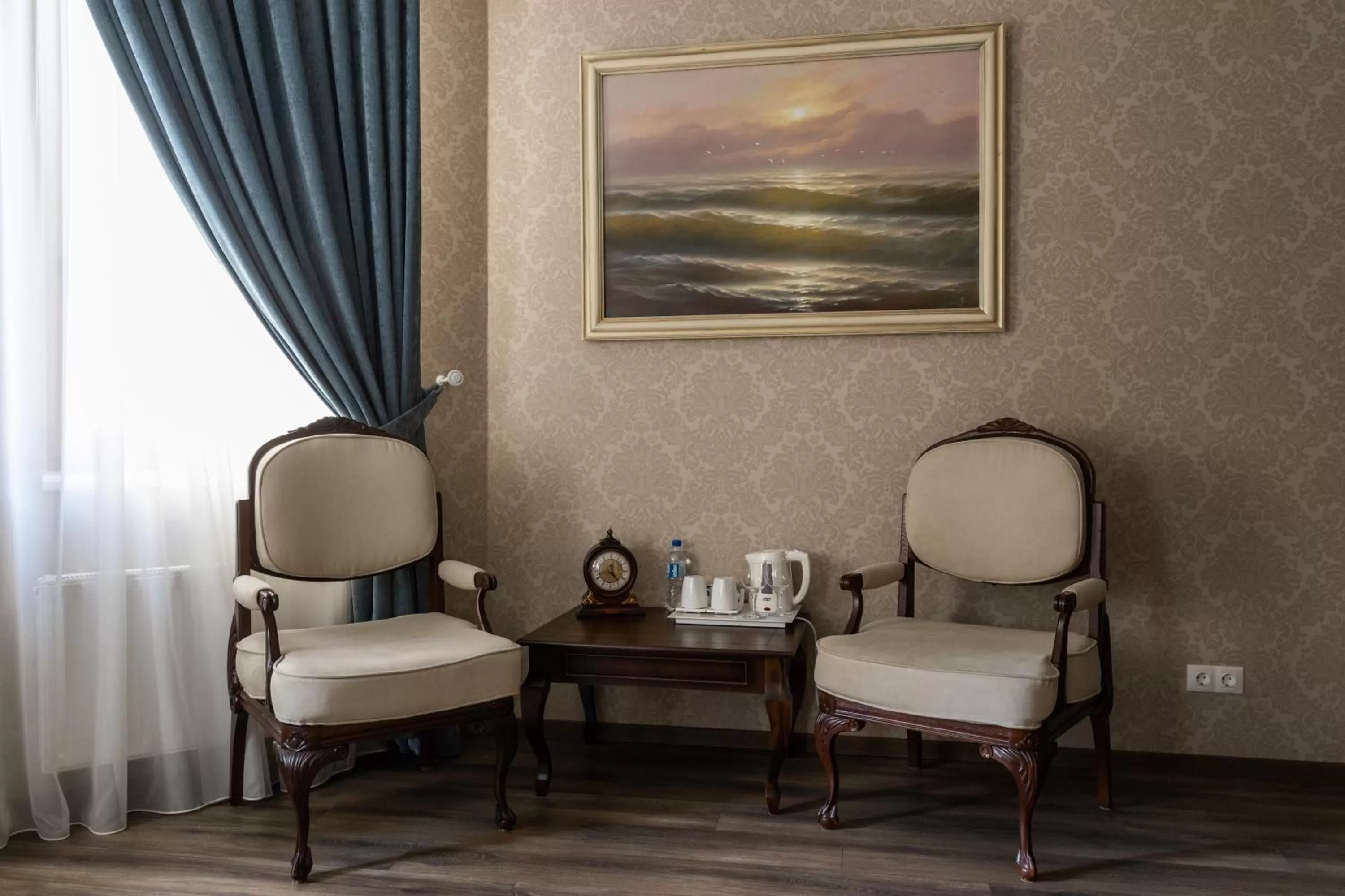 Coffee/tea facilities, Seating Area in Hotel "Mandarin Clubhouse"