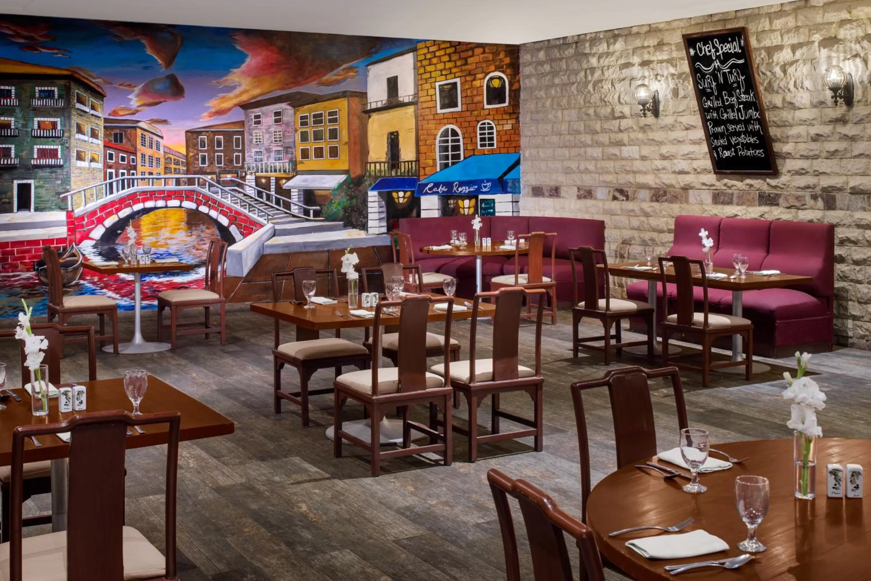 Restaurant/places to eat in Mövenpick Hotel Karachi