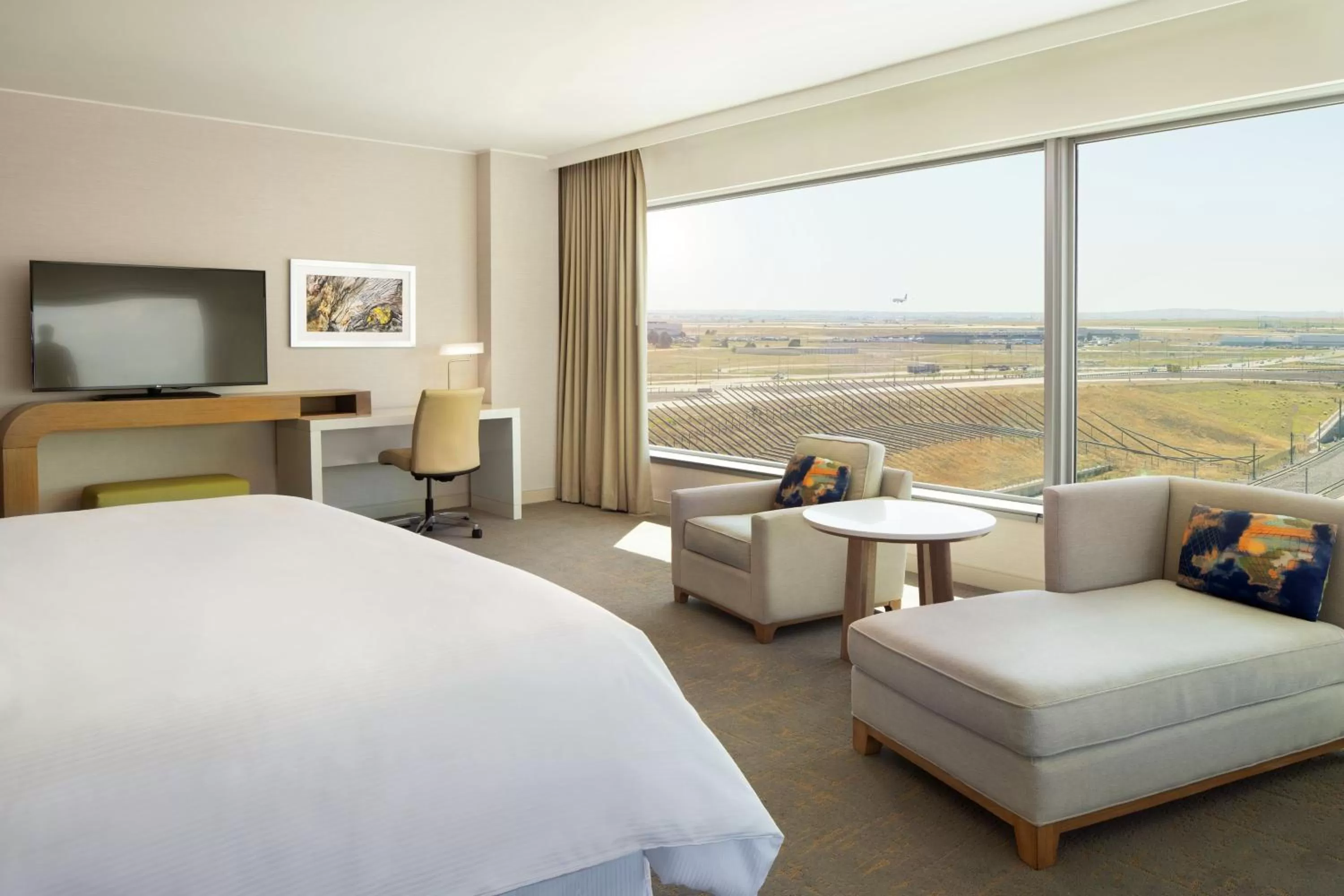 Bedroom, Bed in The Westin Denver International Airport