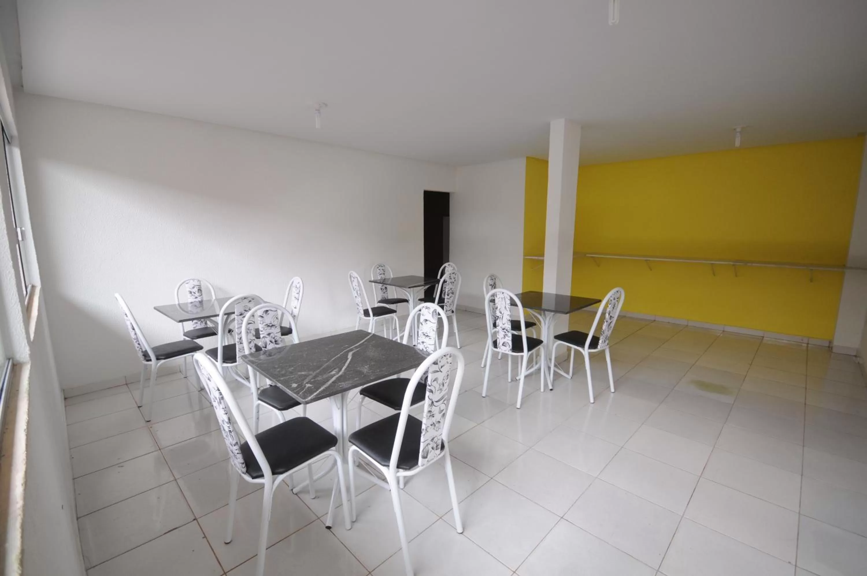 Restaurant/Places to Eat in La Bella Hotel