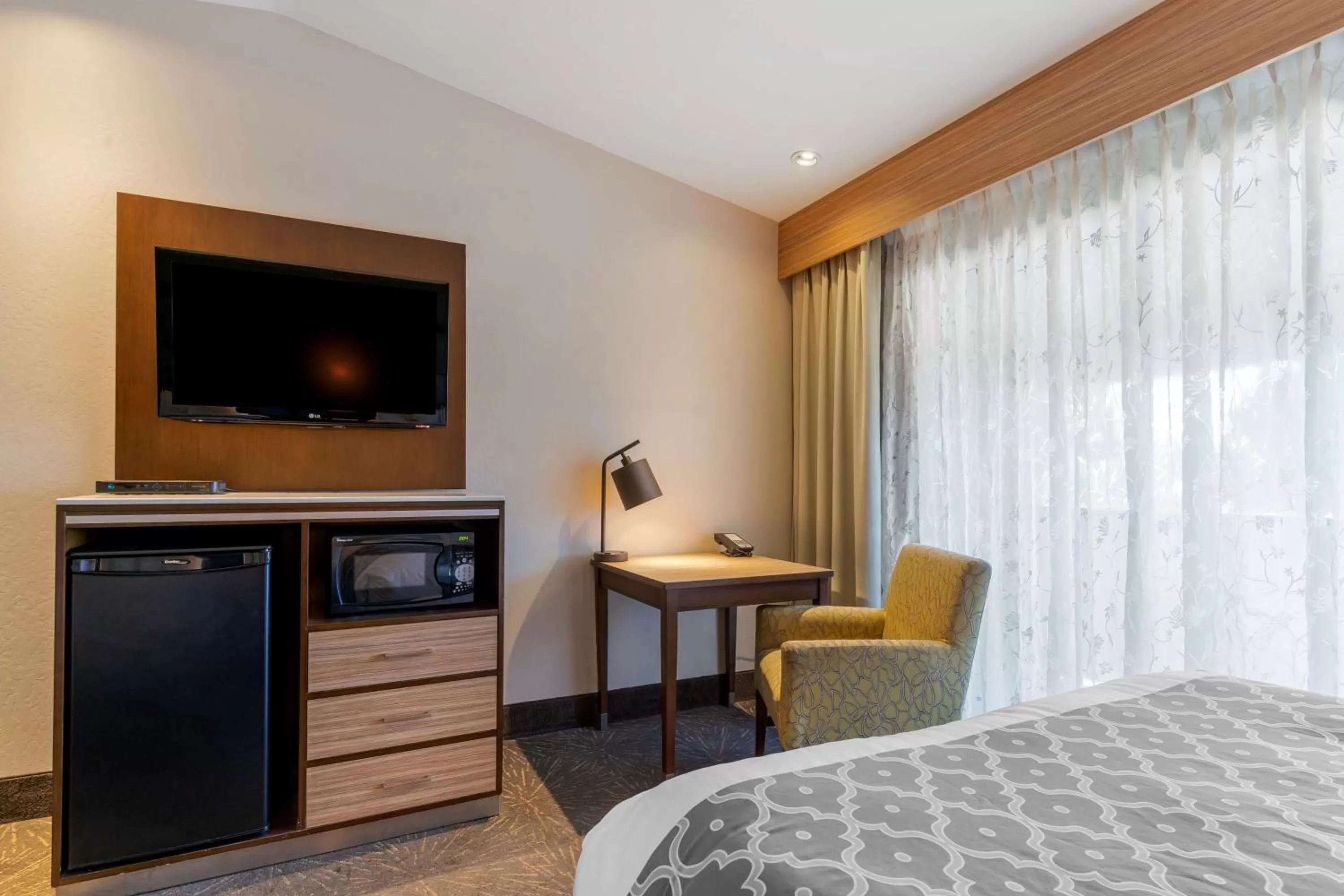 Bedroom, Bed in Best Western Plus Forest Park Inn