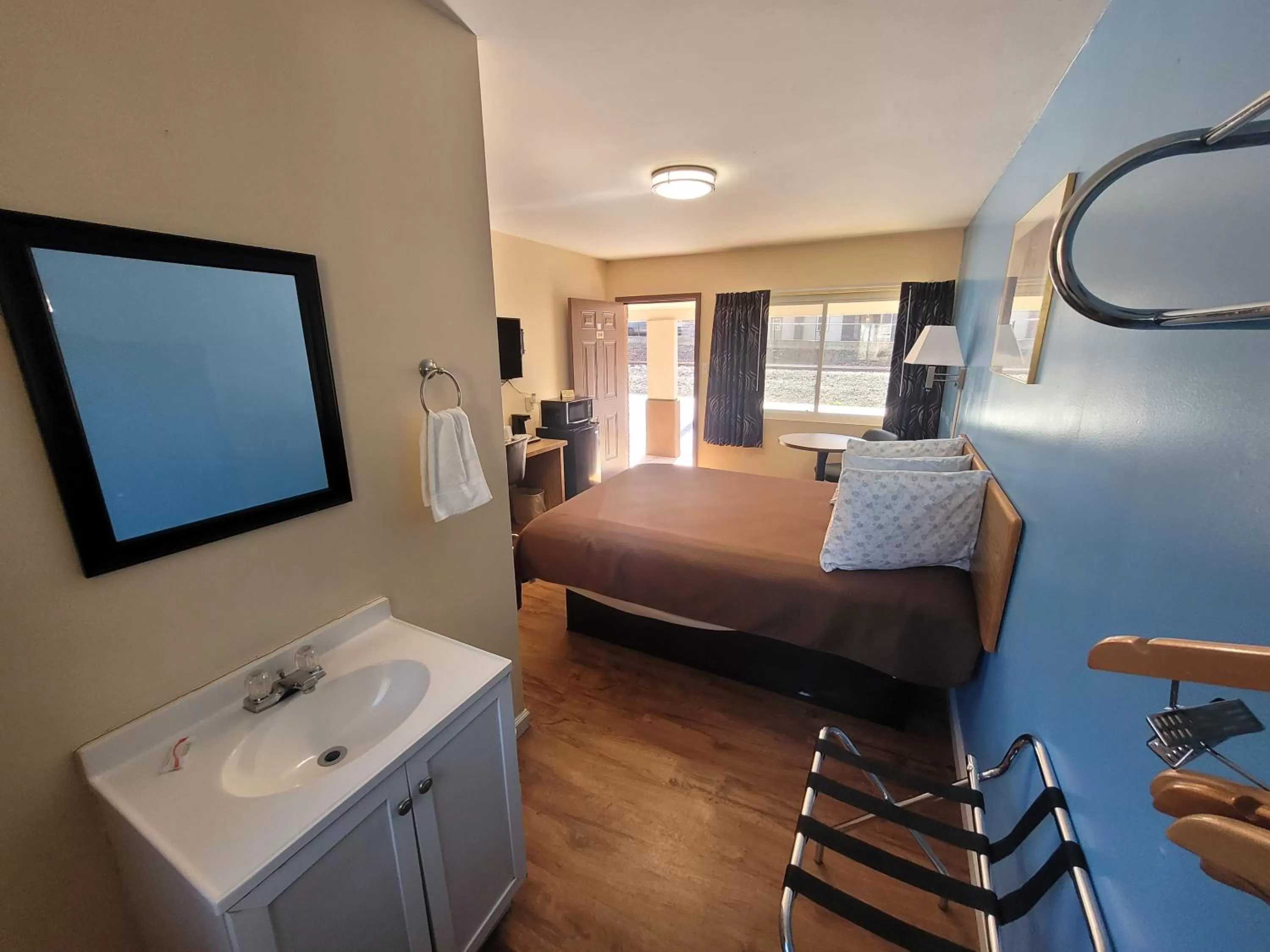 Bed in Economy Inn Sylva