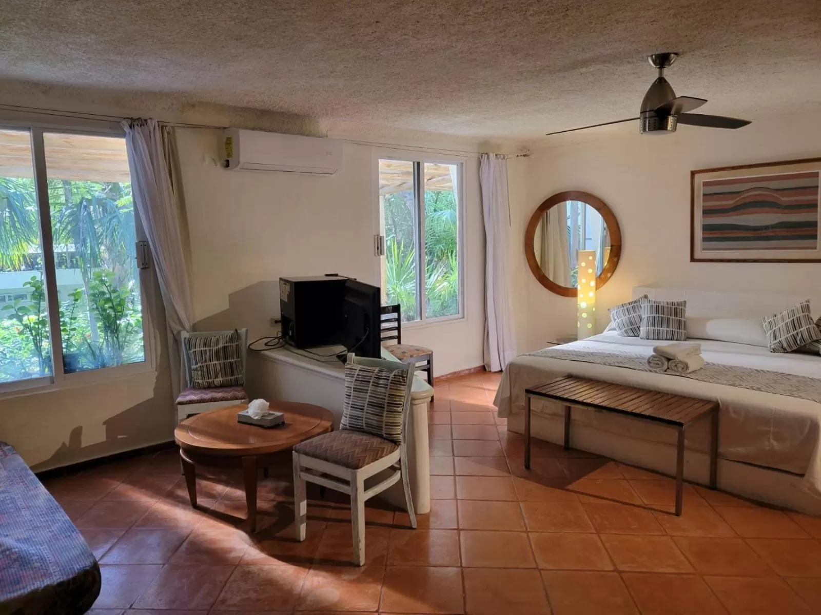 Photo of the whole room, Bed in Maria's Kan Kin