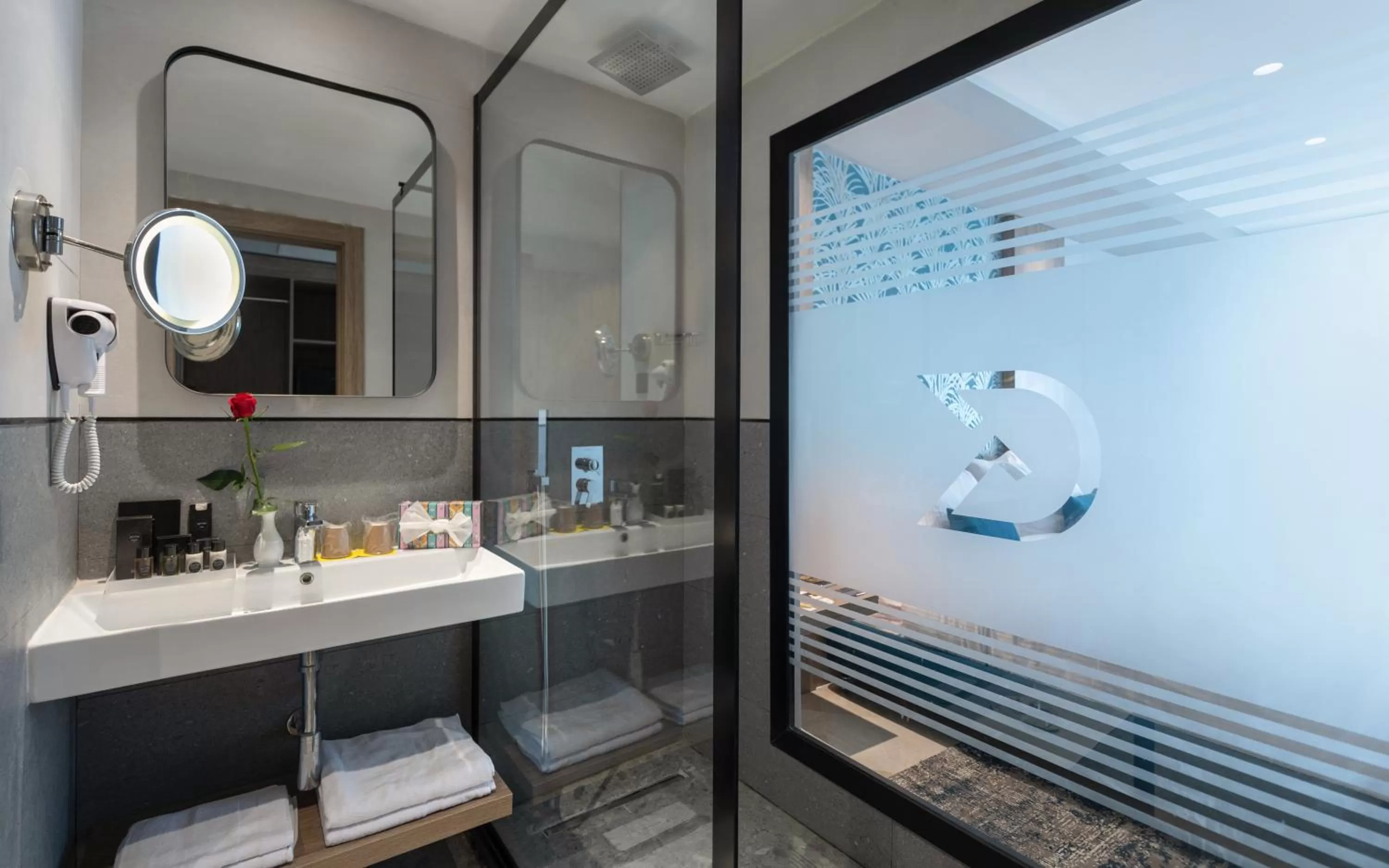 Shower in Golden Tulip El Mechtel