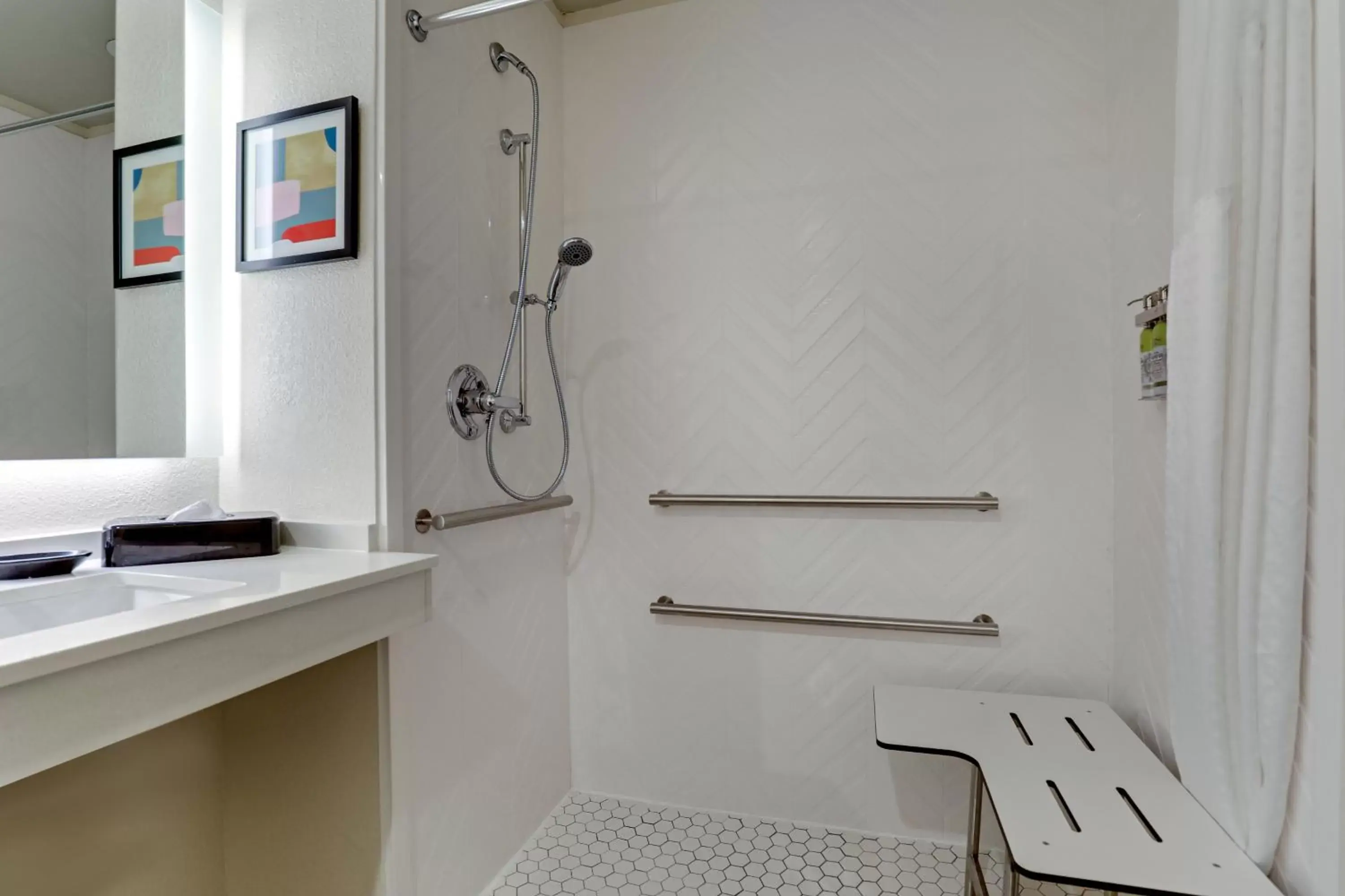 Standard King Room with Roll-in Shower - Mobility Accessible in Holiday Inn Mobile Airport by IHG Standard King Room with Roll-in Shower - Mobility Accessible in Holiday Inn Mobile Airport by IHG
