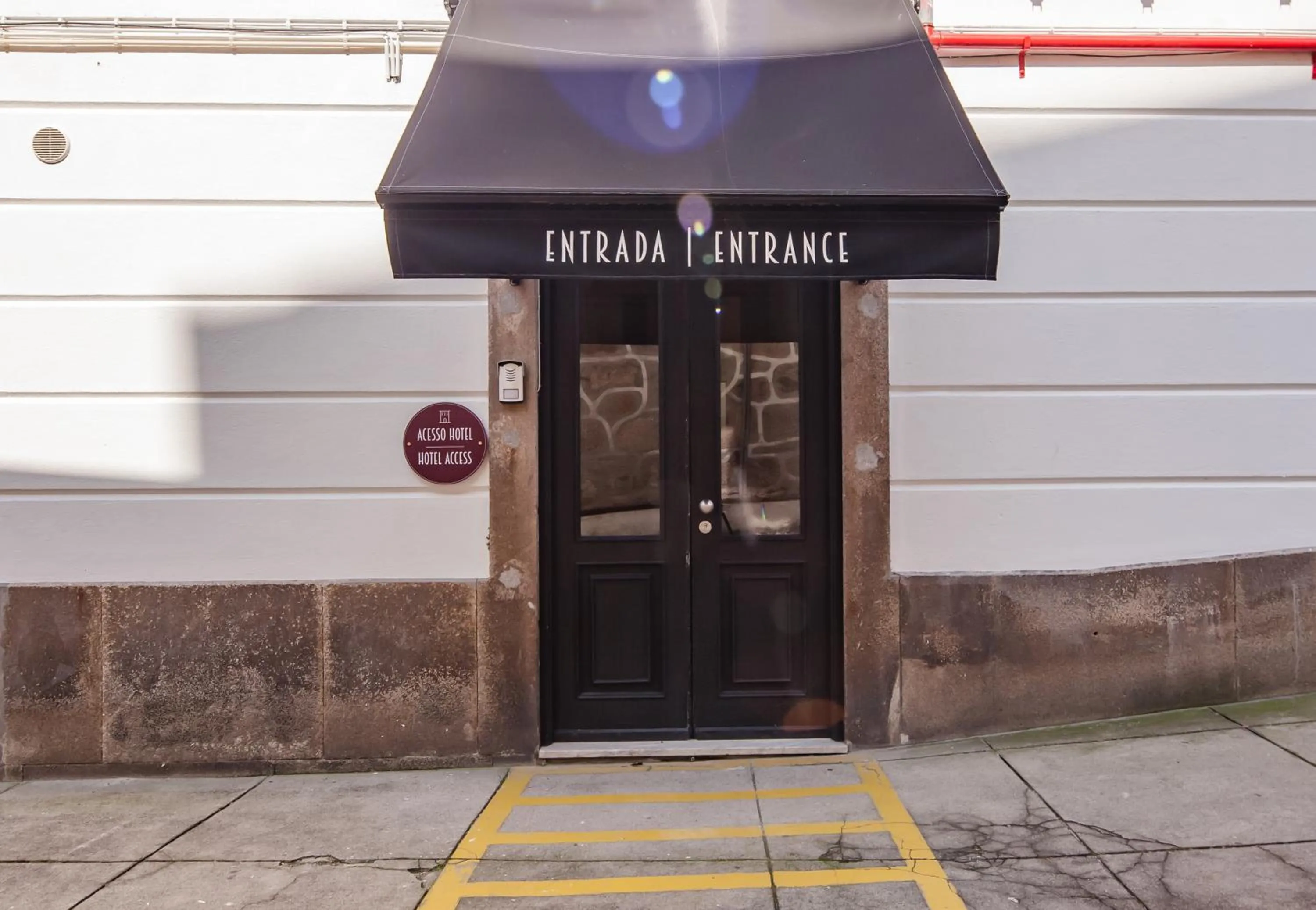 Facade/entrance in The Rex Hotel Porto