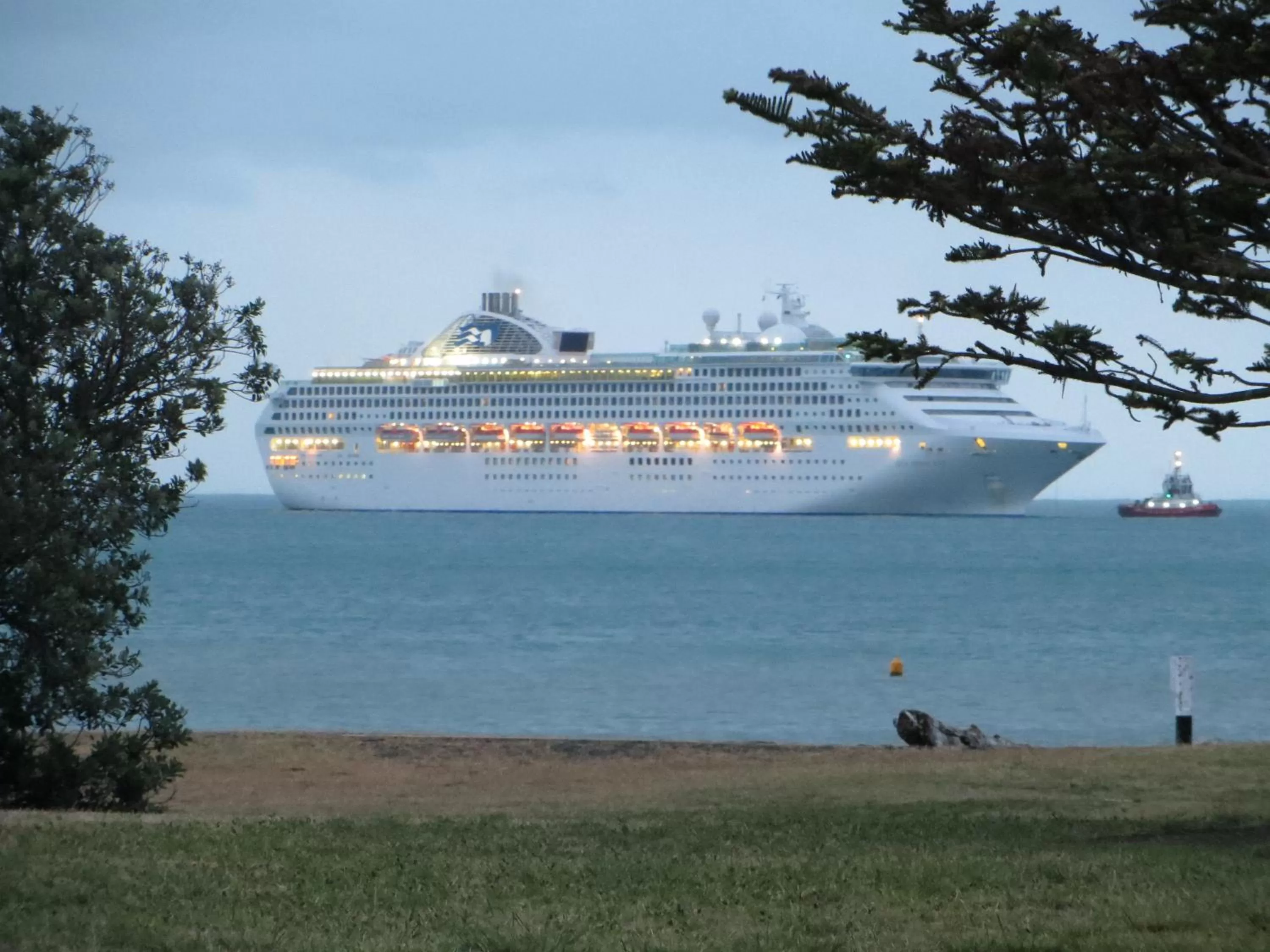 Beach in Harbour View Motel on Ahuriri Beach in Napier NZ with sea view suites