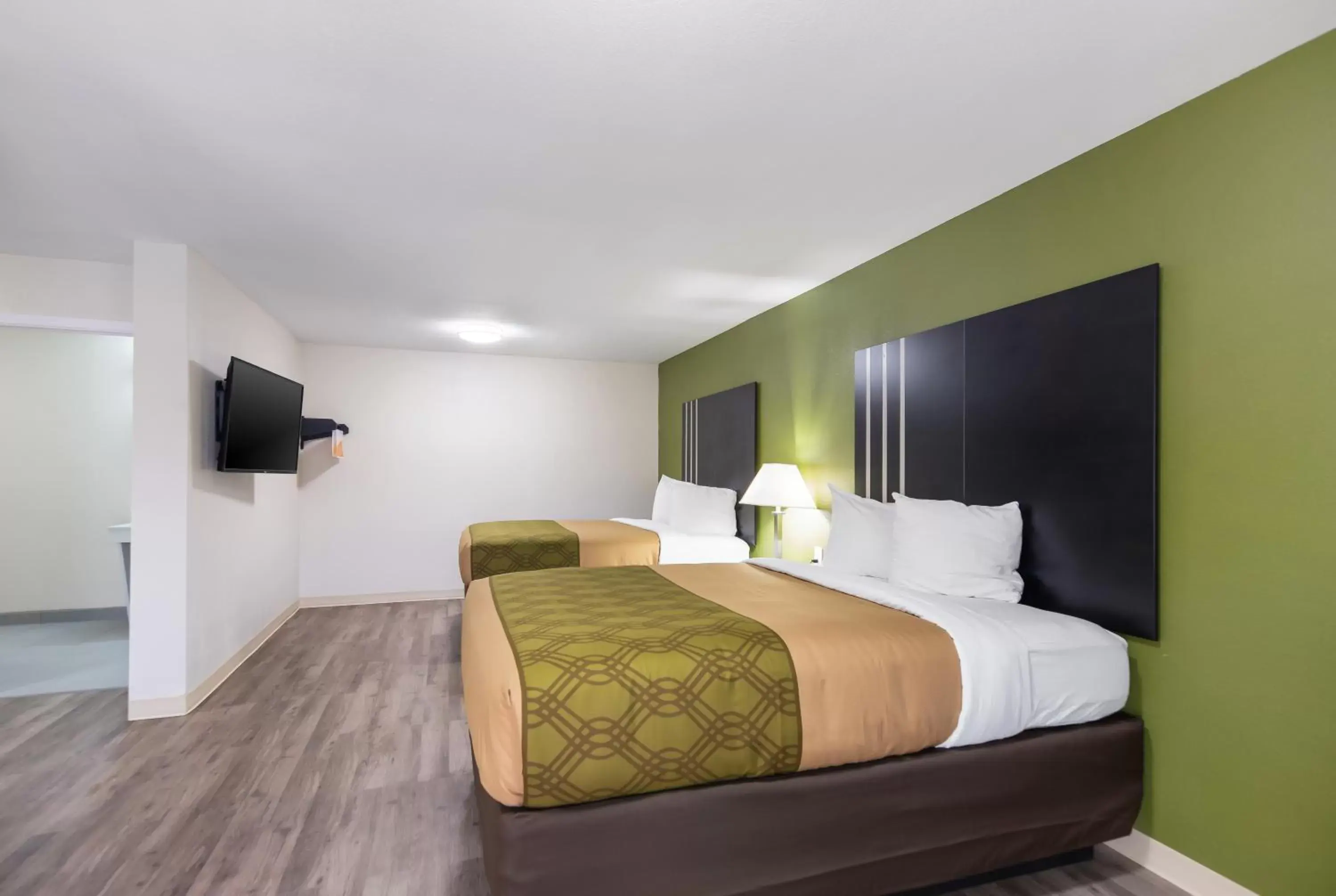 2 Queen Beds, Mobility Accessible Room, Bathtub w/ Grab Bars, Non-Smoking in Super 8 by Wyndham Palestine TX 2 Queen Beds, Mobility Accessible Room, Bathtub w/ Grab Bars, Non-Smoking in Super 8 by Wyndham Palestine TX