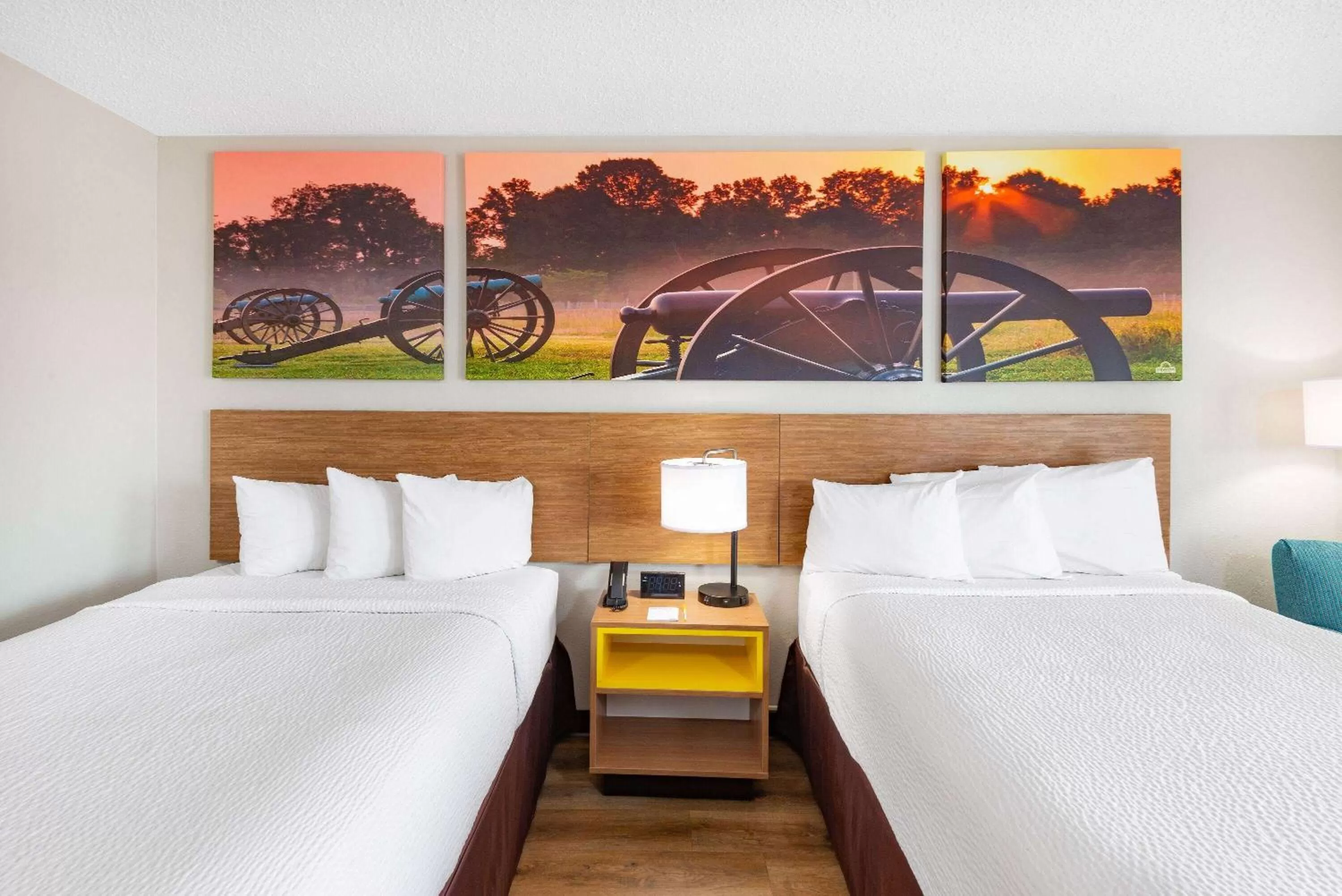 Photo of the whole room, Bed in Days Inn by Wyndham Charlottesville/University Area